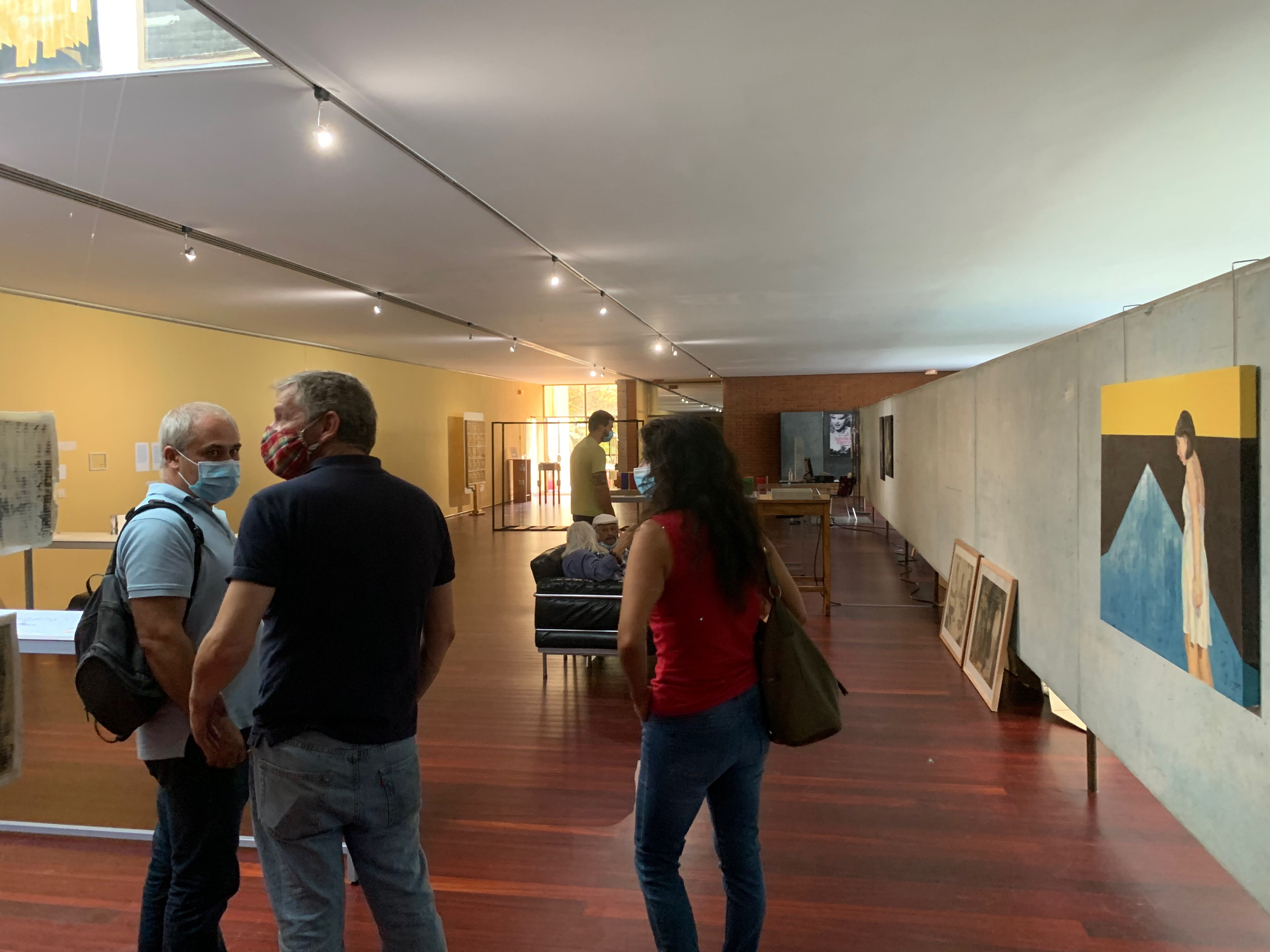 Vista da Exposição coletiva "revolver", na Casa das Artes, Porto.