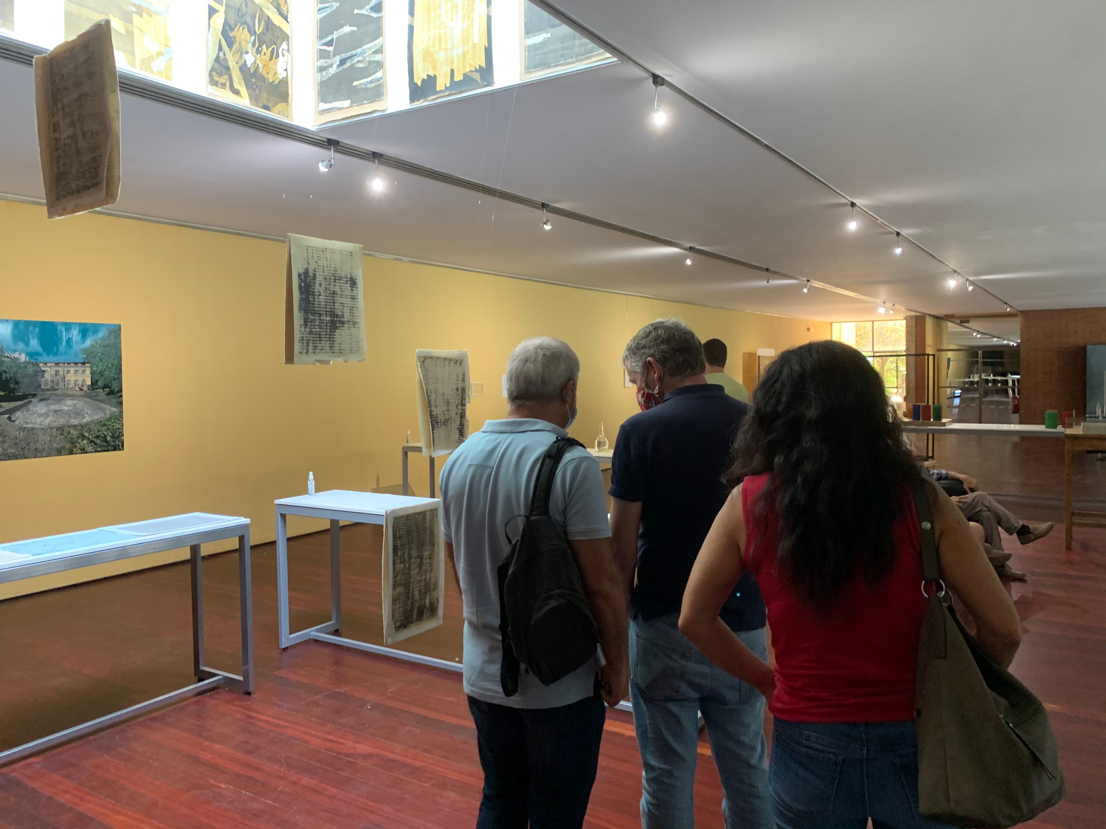 Vista da Exposição coletiva "revolver", na Casa das Artes, Porto.