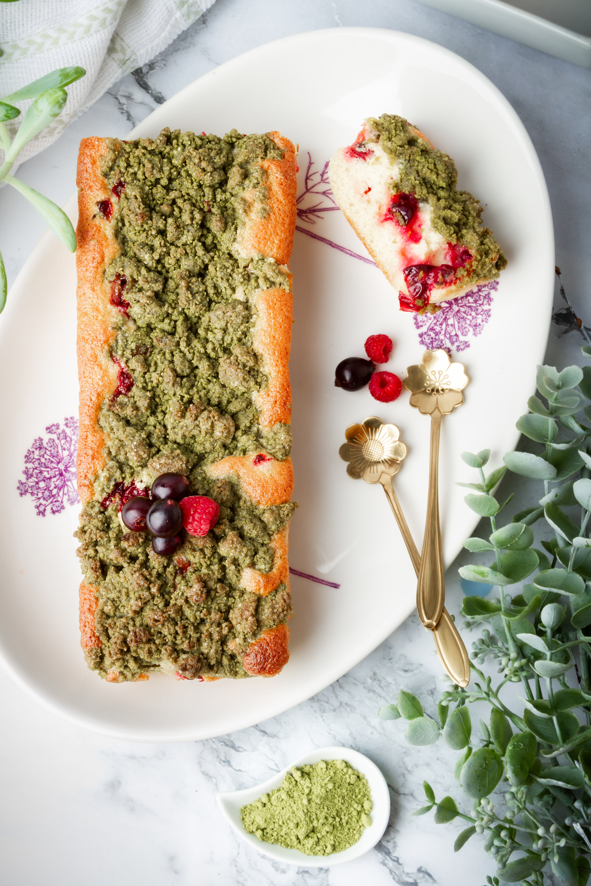 Crumble cake matcha cassis