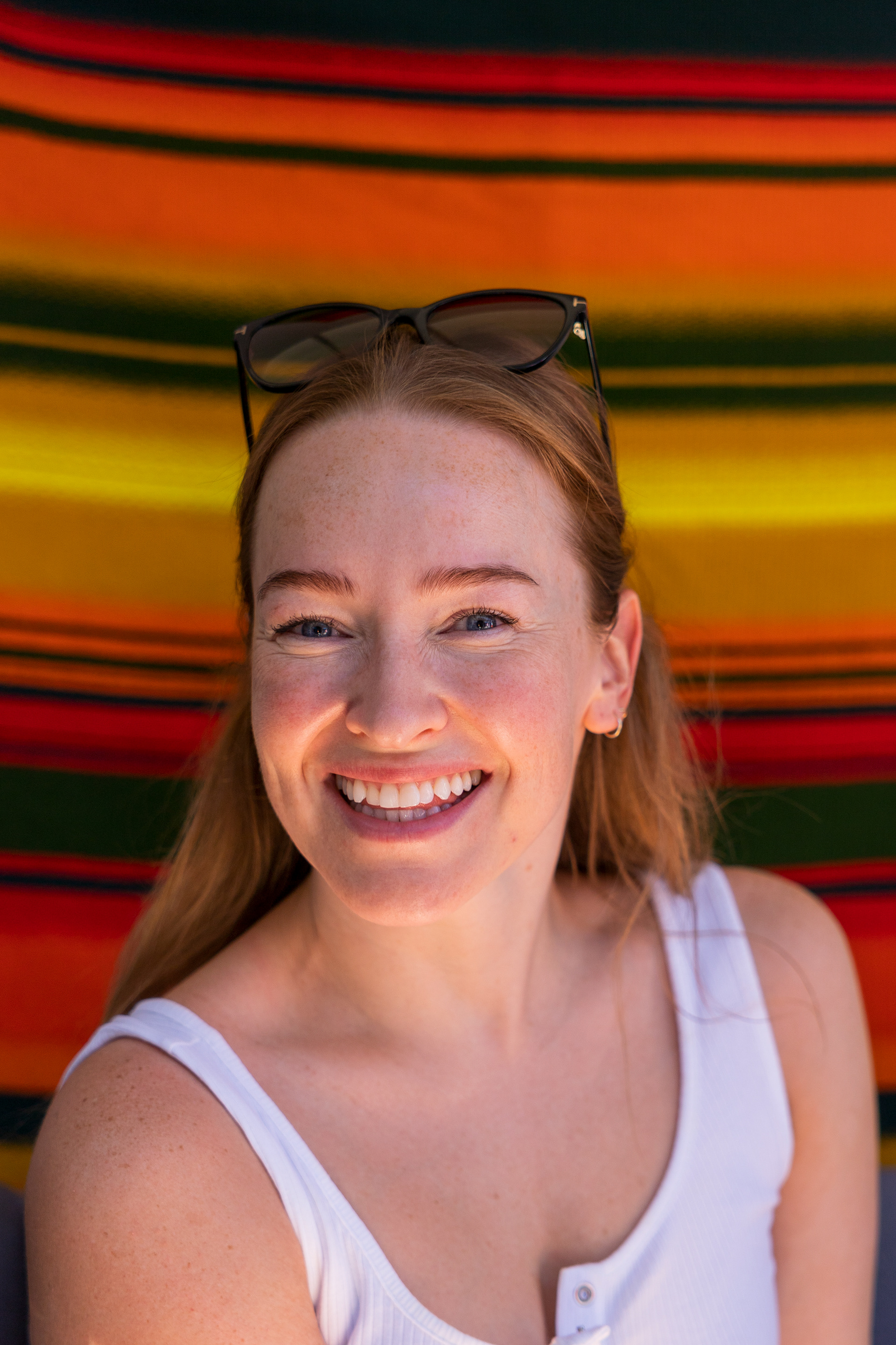 Näyttelijä Reetta Korhonen Poikamiesboxi-näytelmän harjoituksissa. Kainuun Sanomat, 2022.