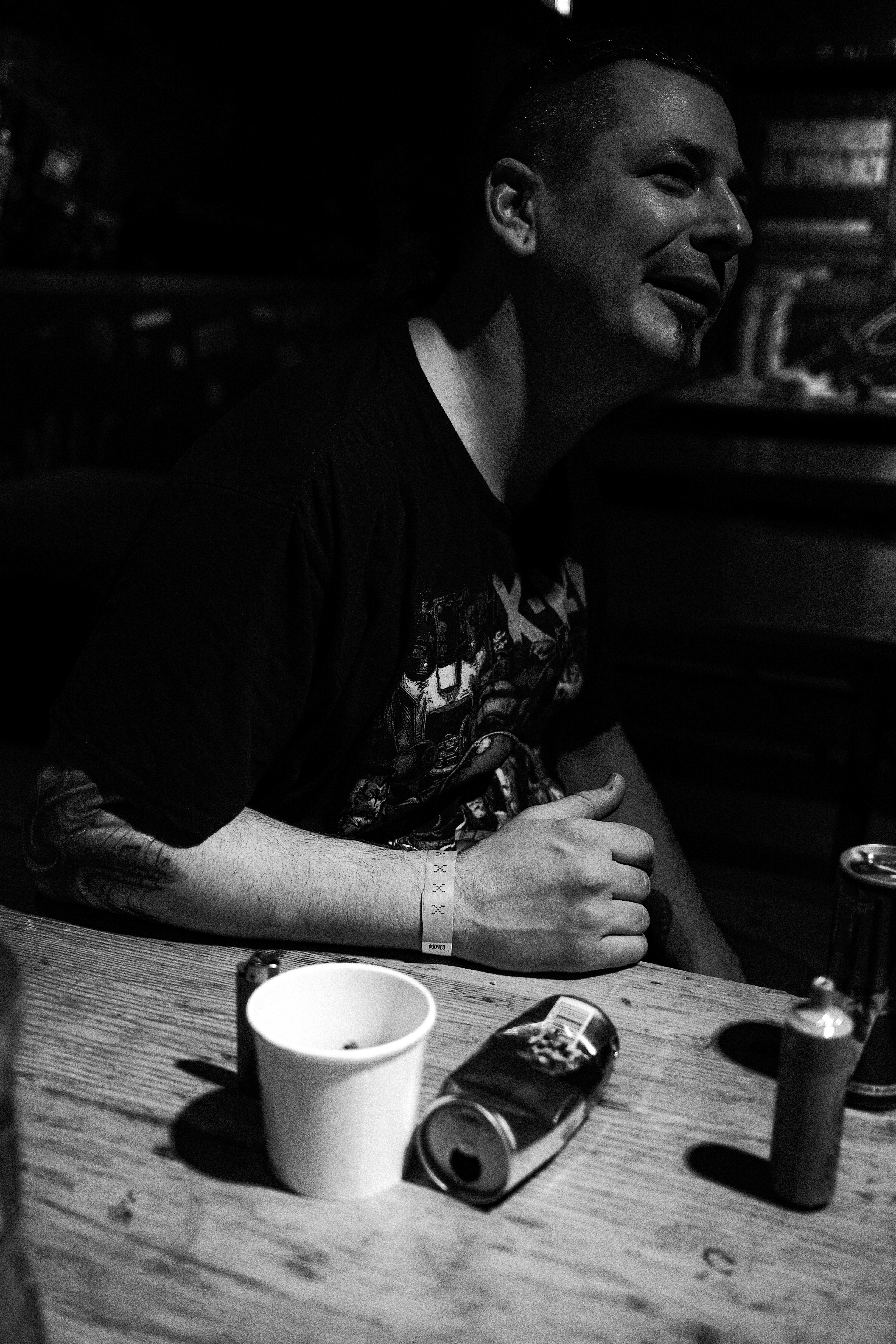 Cha smoking indoors in Zurich