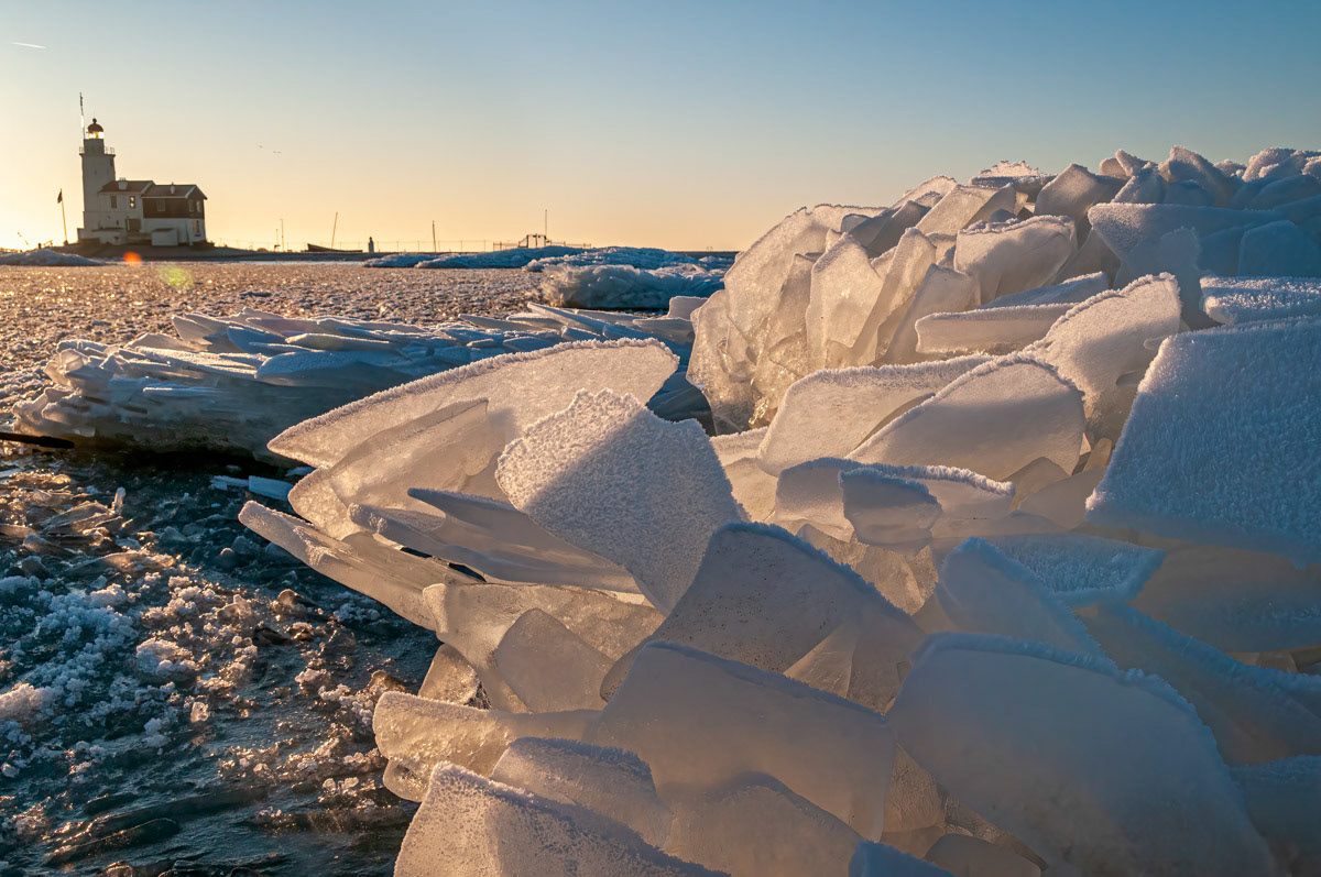 drift ice near the lighthouse of marken (2009)
