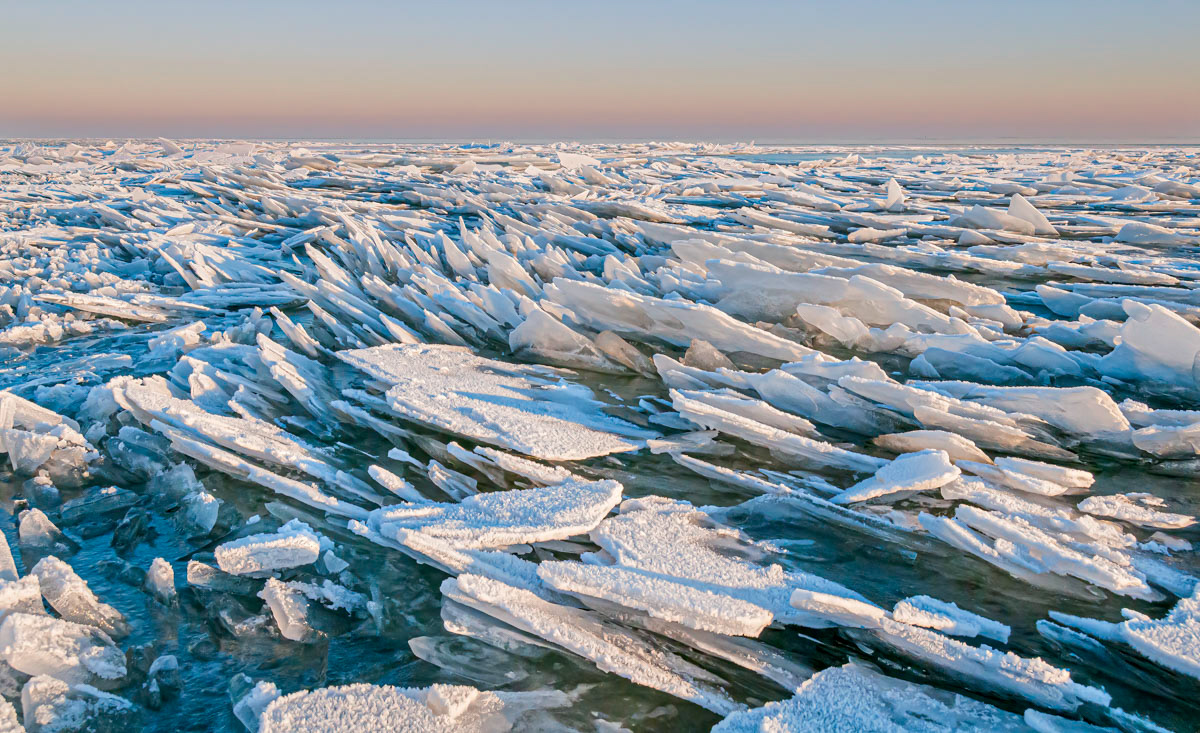 drift ice near the lighthouse of marken (2009)