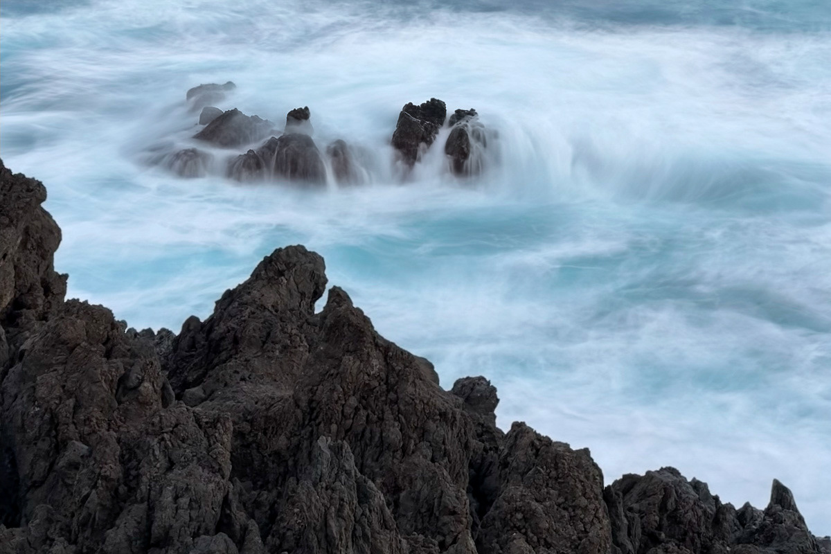 porto moniz sea and rocks