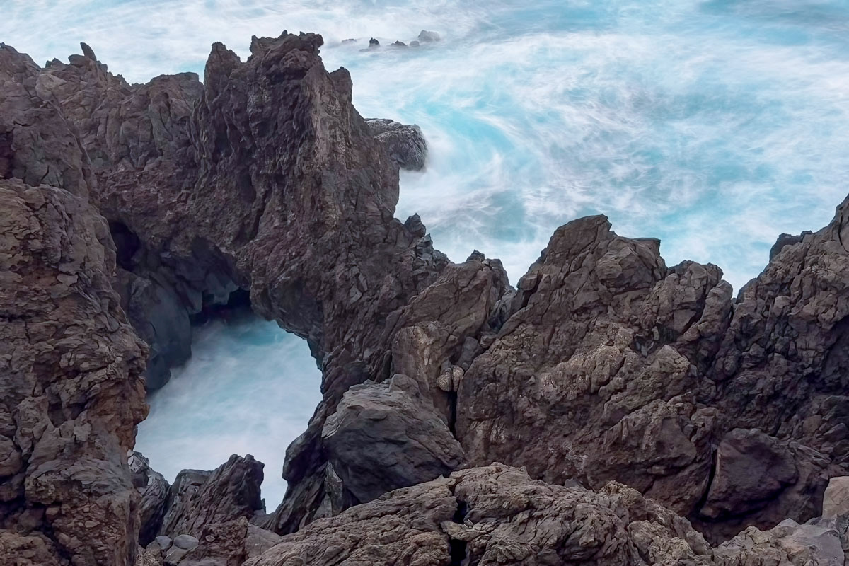 porto moniz sea and rocks