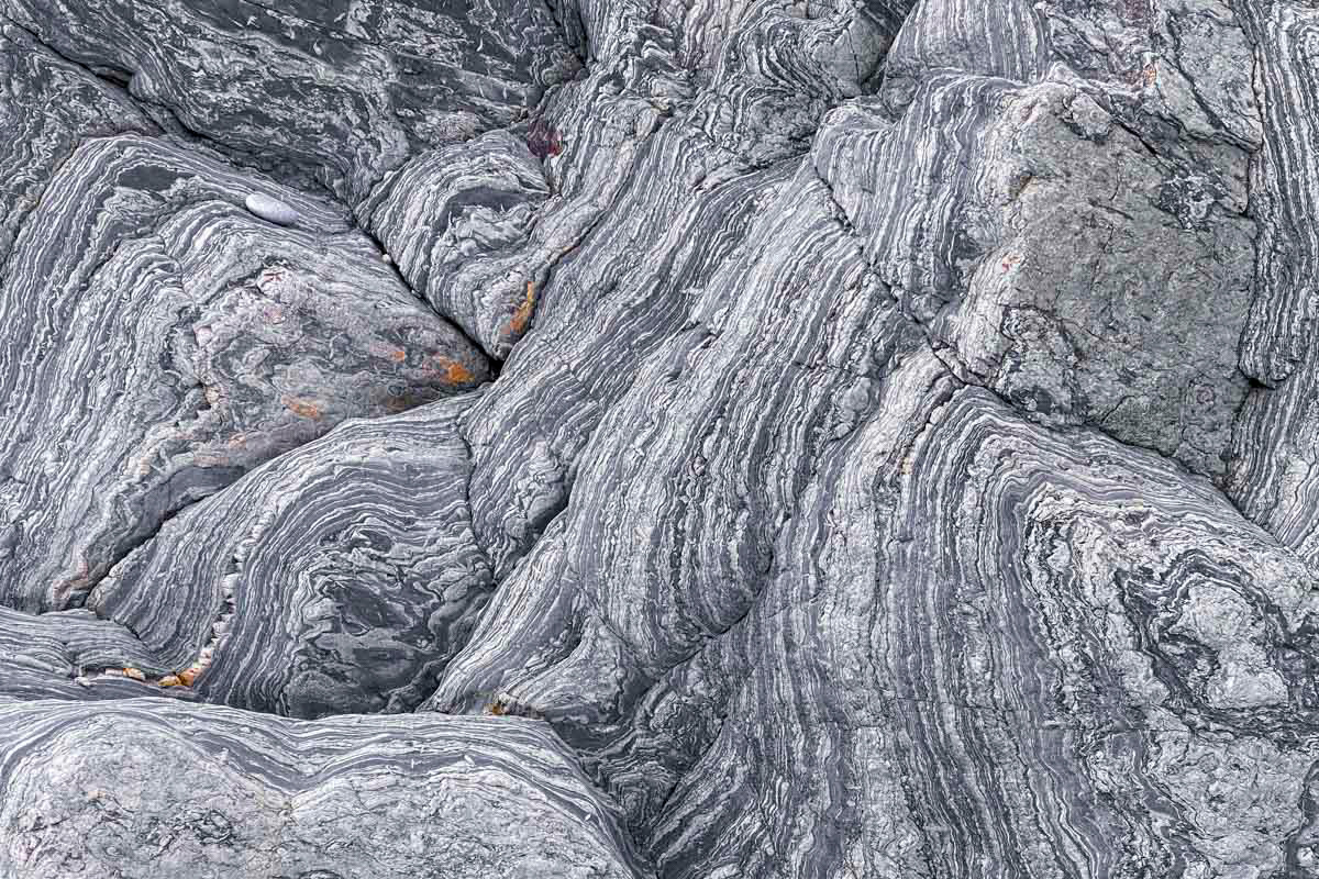 linings in the stones