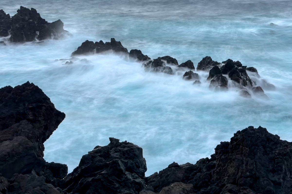 porto moniz sea and rocks