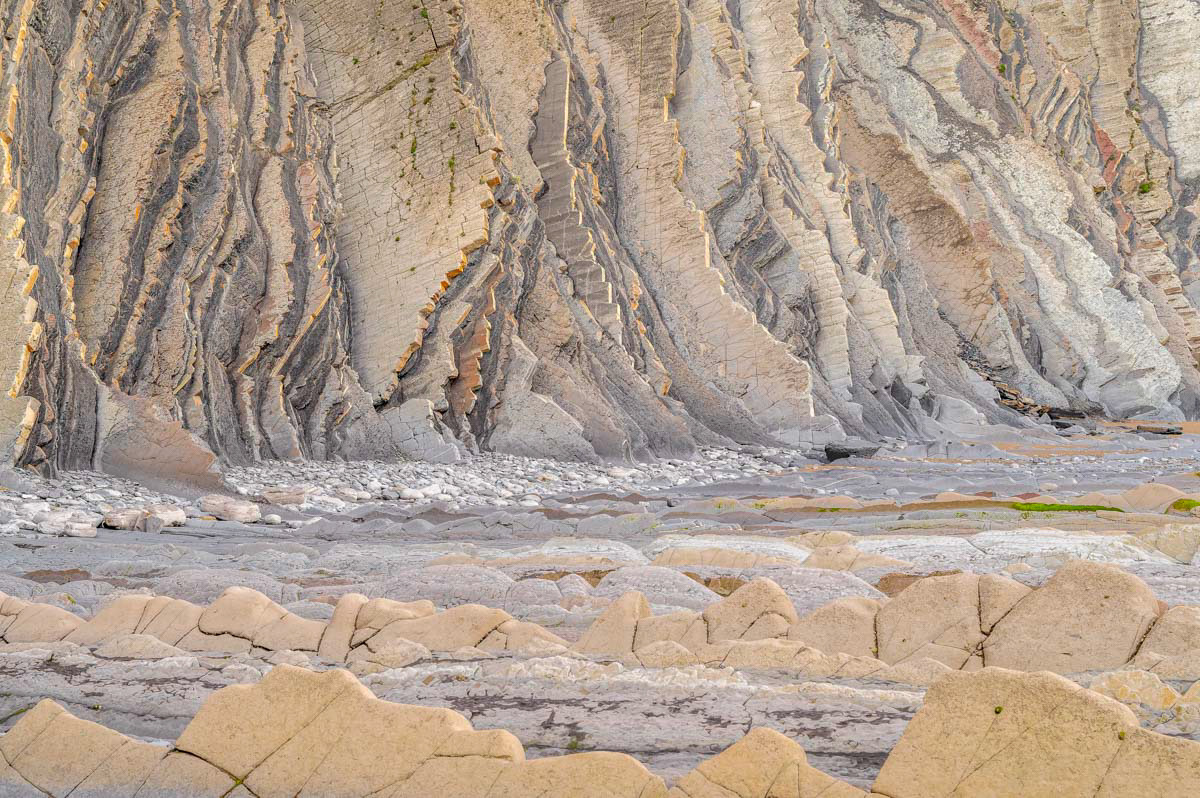 flysch in the walls and flysch on the floor