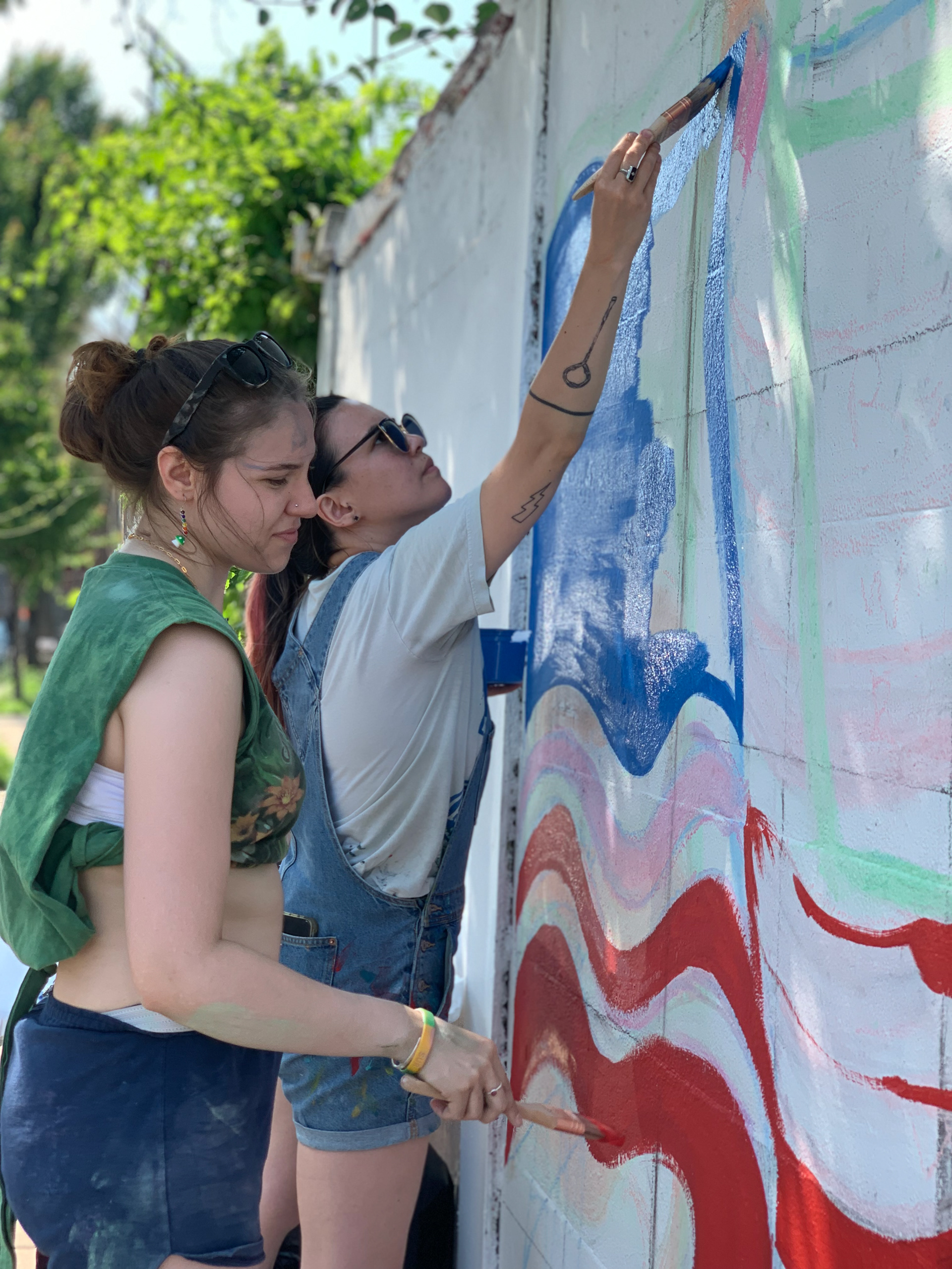 Left to Right, Alba and Amanda (Pro Artist)