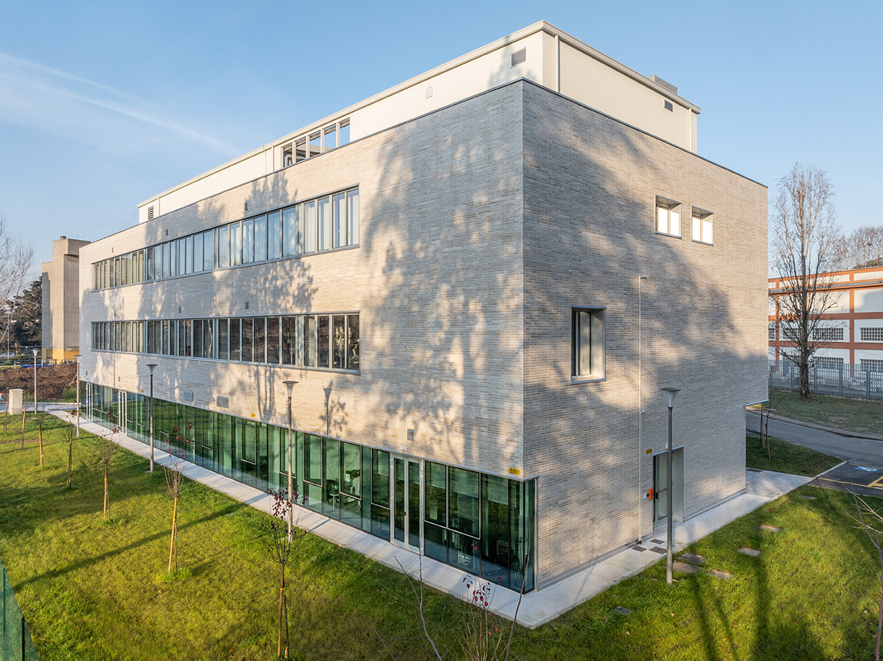 Nuovo Polo Didattico Scienze del Farmaco di Pavia per ITI Spa.