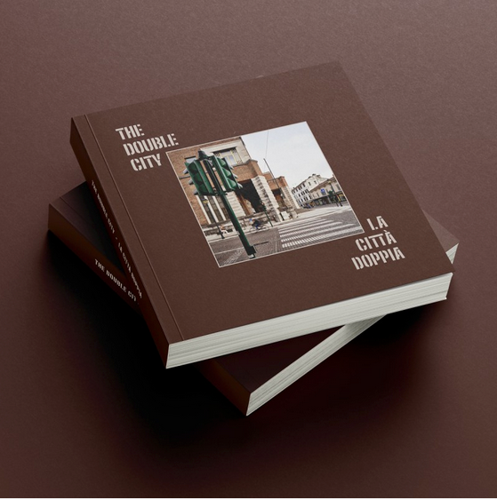 La Città Doppia è parte del grande progetto "Verso GO! 2025" ed è realizzato con il sostegno della Regione Friuli Venezia Giulia – Io Sono FVG e le partnership con dotART Associazione Culturale, IN/ARCH - Istituto Nazionale di Architettura sezione Triveneto e l'associazione Društvo Humanistov Goriške (DHG).