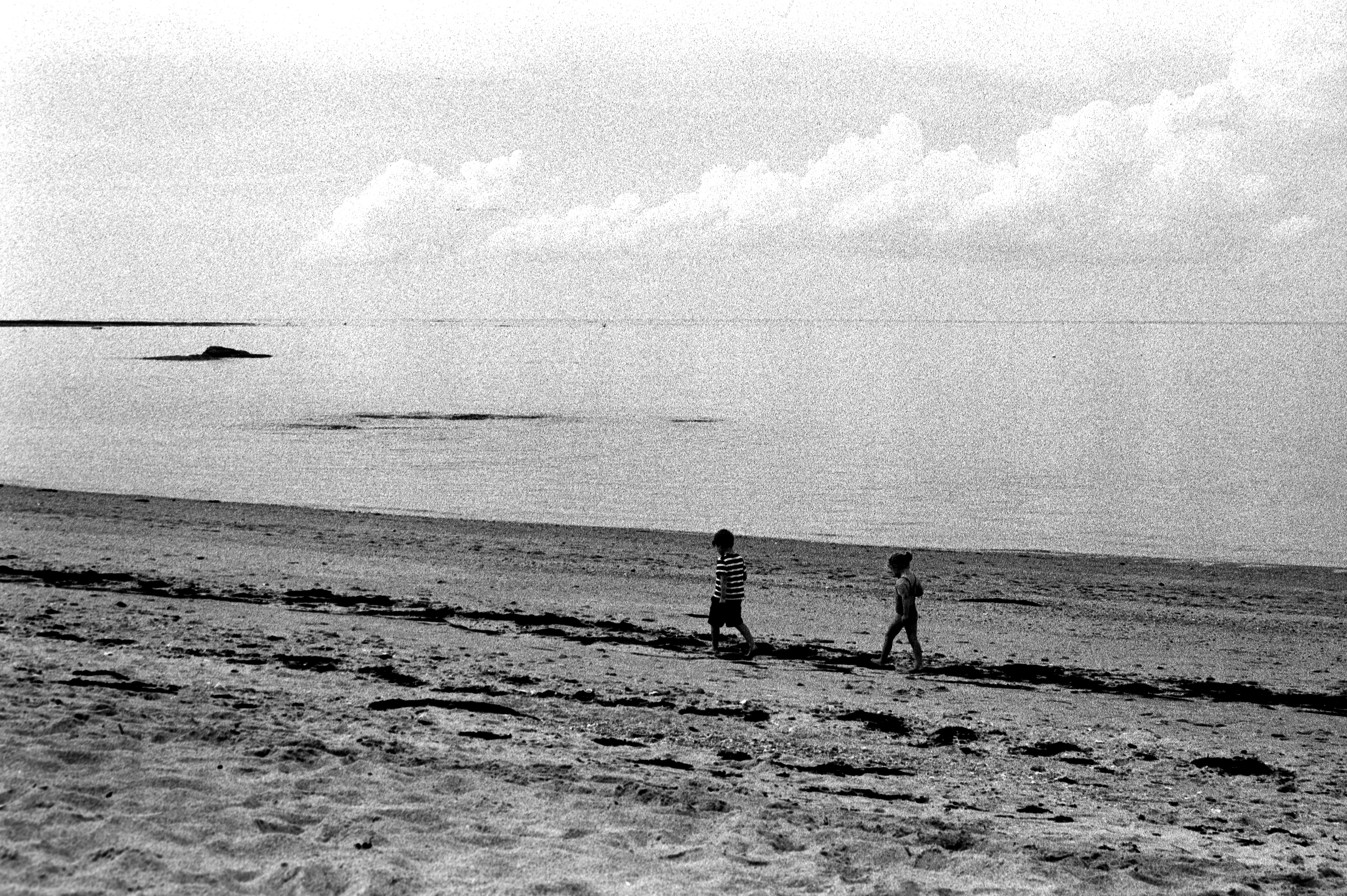 Deux enfants sur la plage © Avril 2026/Noirmoutier - iso 200