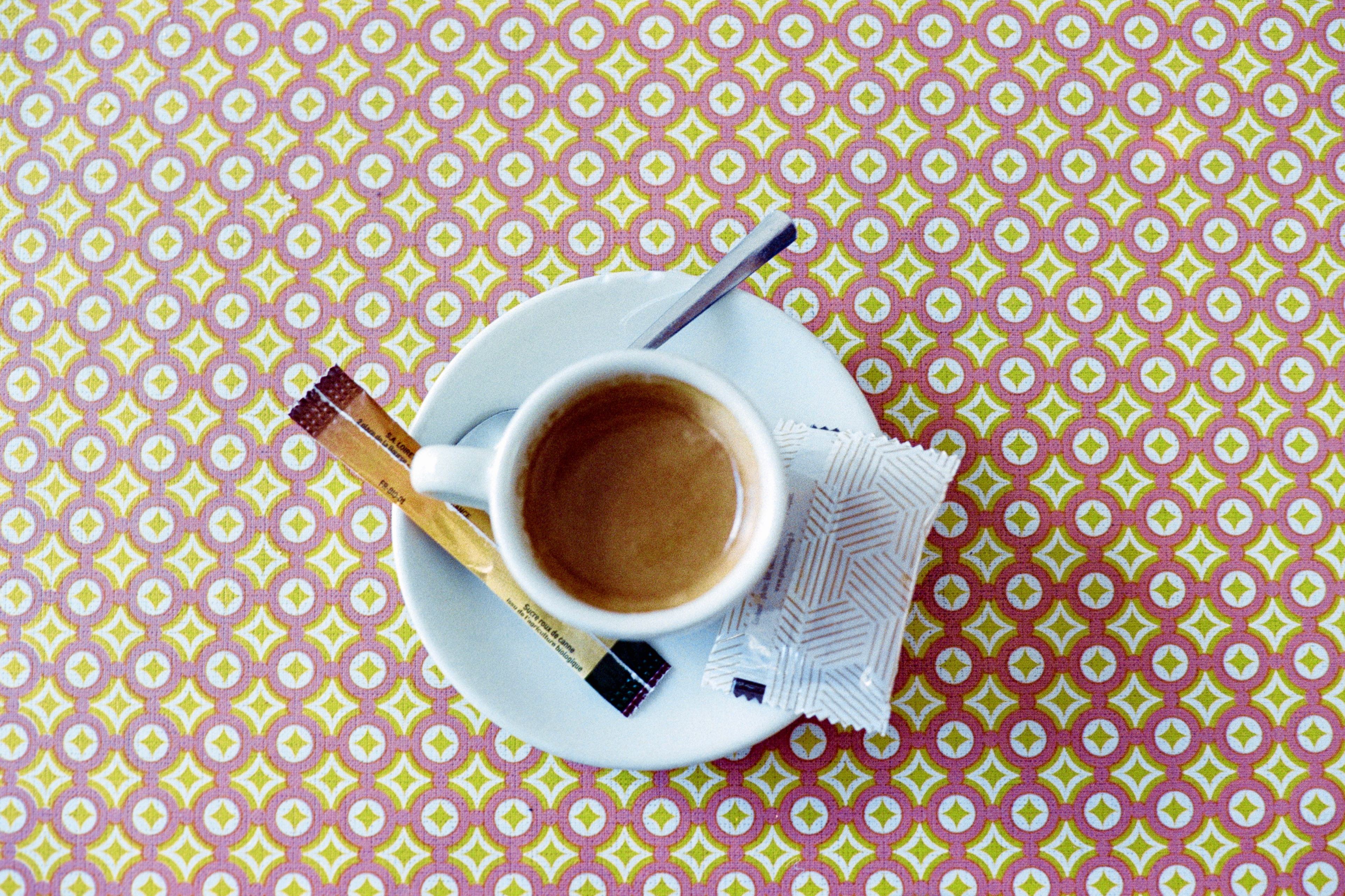 Café sur table © Décembre 2025/Tours