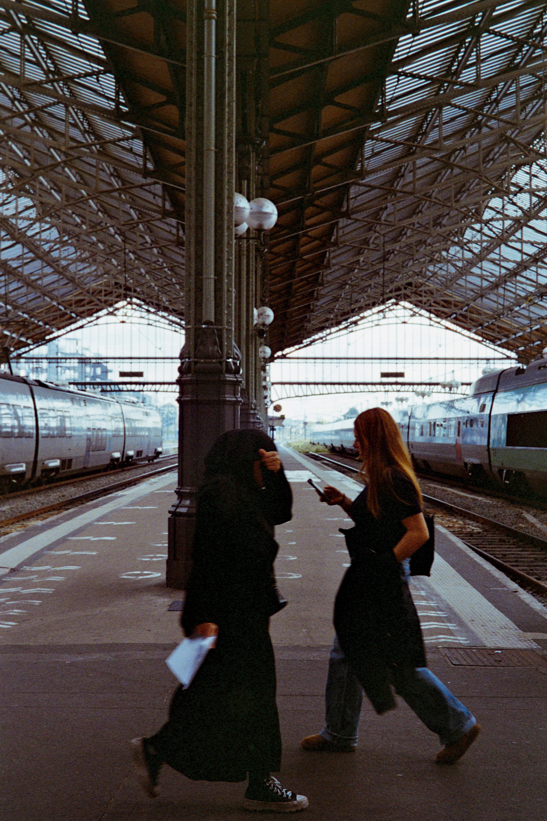 “Quai de gare” © Arthur Radigois Tours, Octobre 2025  Photographie argentique