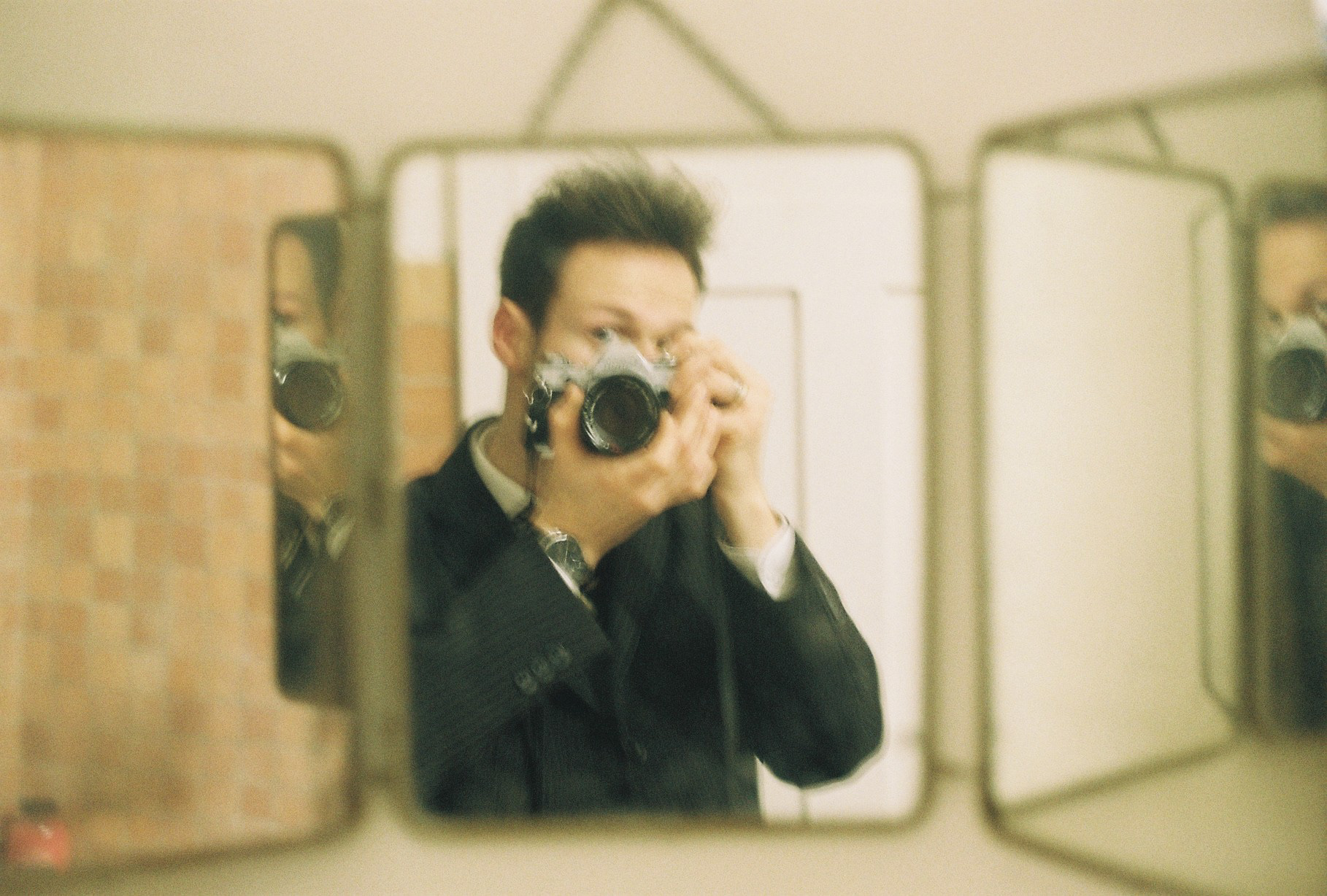 Autoportrait trompe-l'oeil avec regard ©️ — Janvier 2025/Le gué André - iso 200