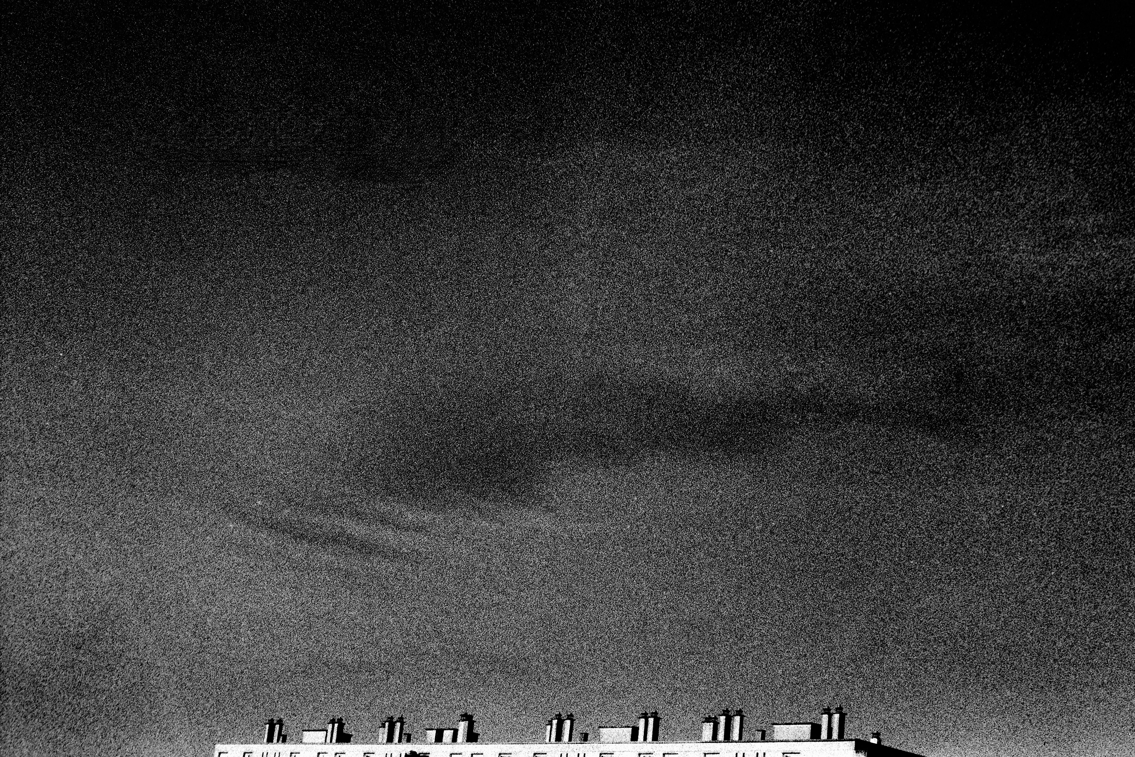 Des chapeaux dans le ciel ©️ Juin 2025 — Tours