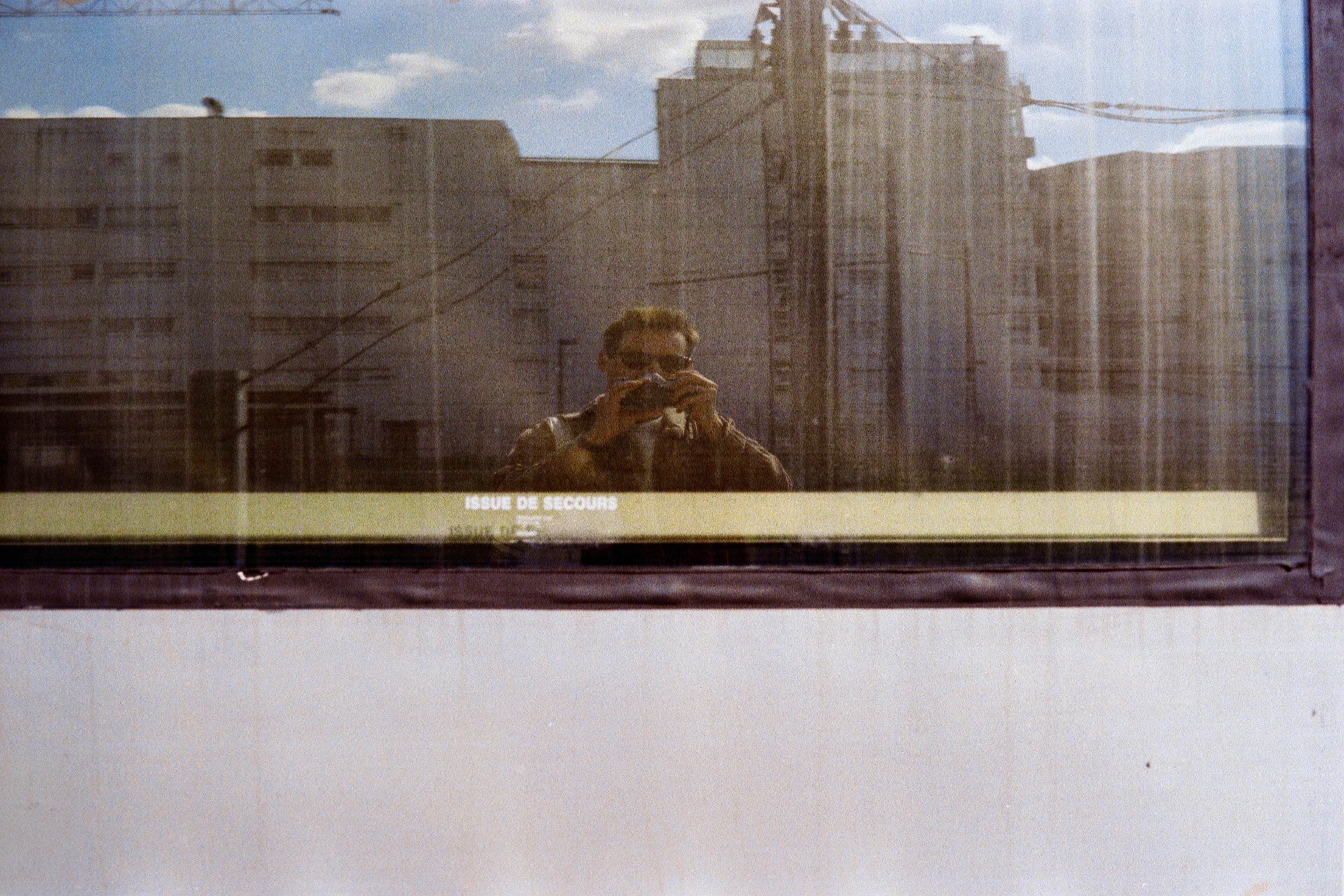 Autoportrait à la gare ©️ — Octobre 2025/Tours