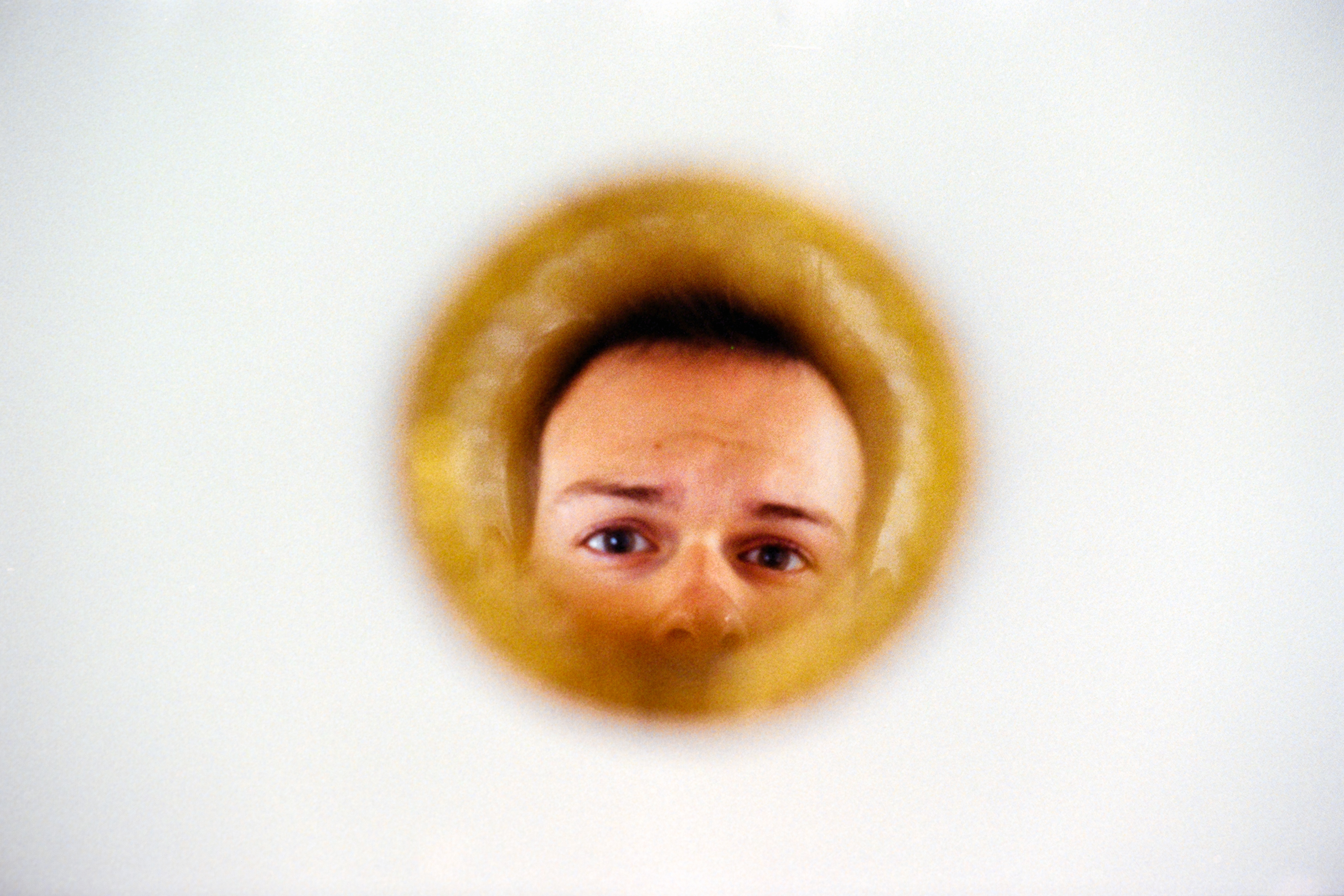 Autoportrait au petit miroir © Novembre 2025/Tours 