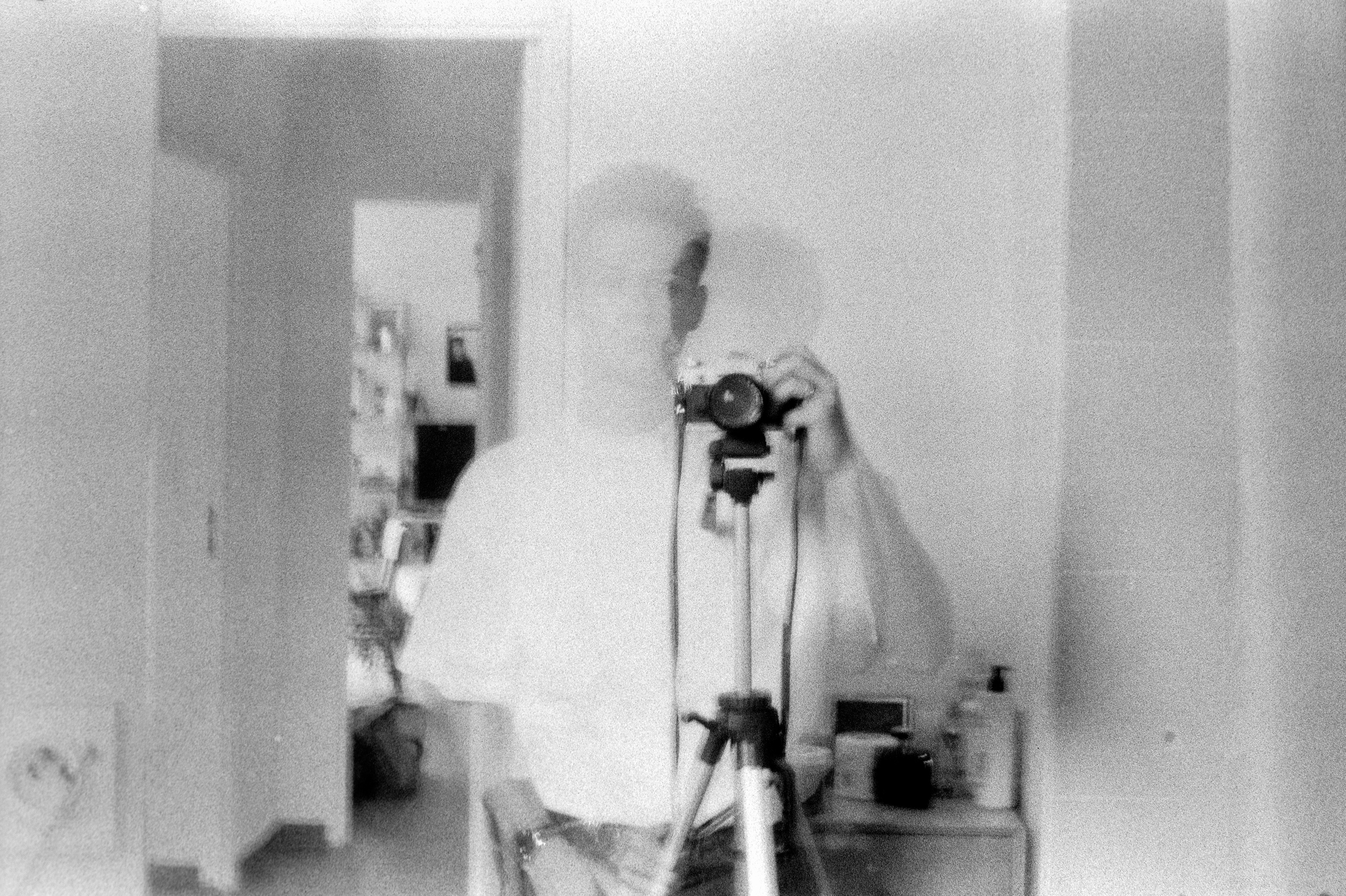 “Autoportrait” © Arthur Radigois Tours, Juillet 2025 Photographie argentique