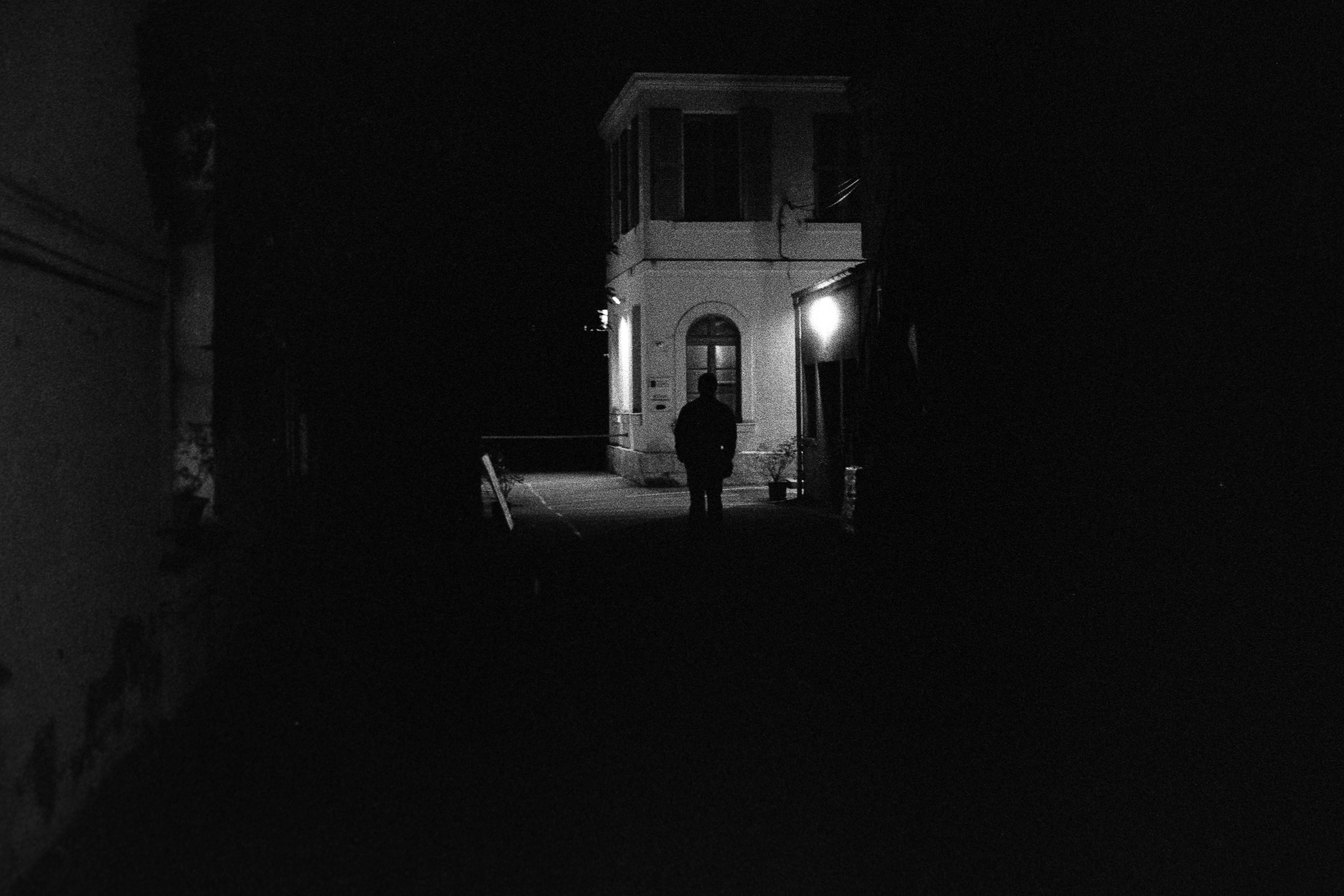 M. dans le noir © Novembre 2025/Saumur