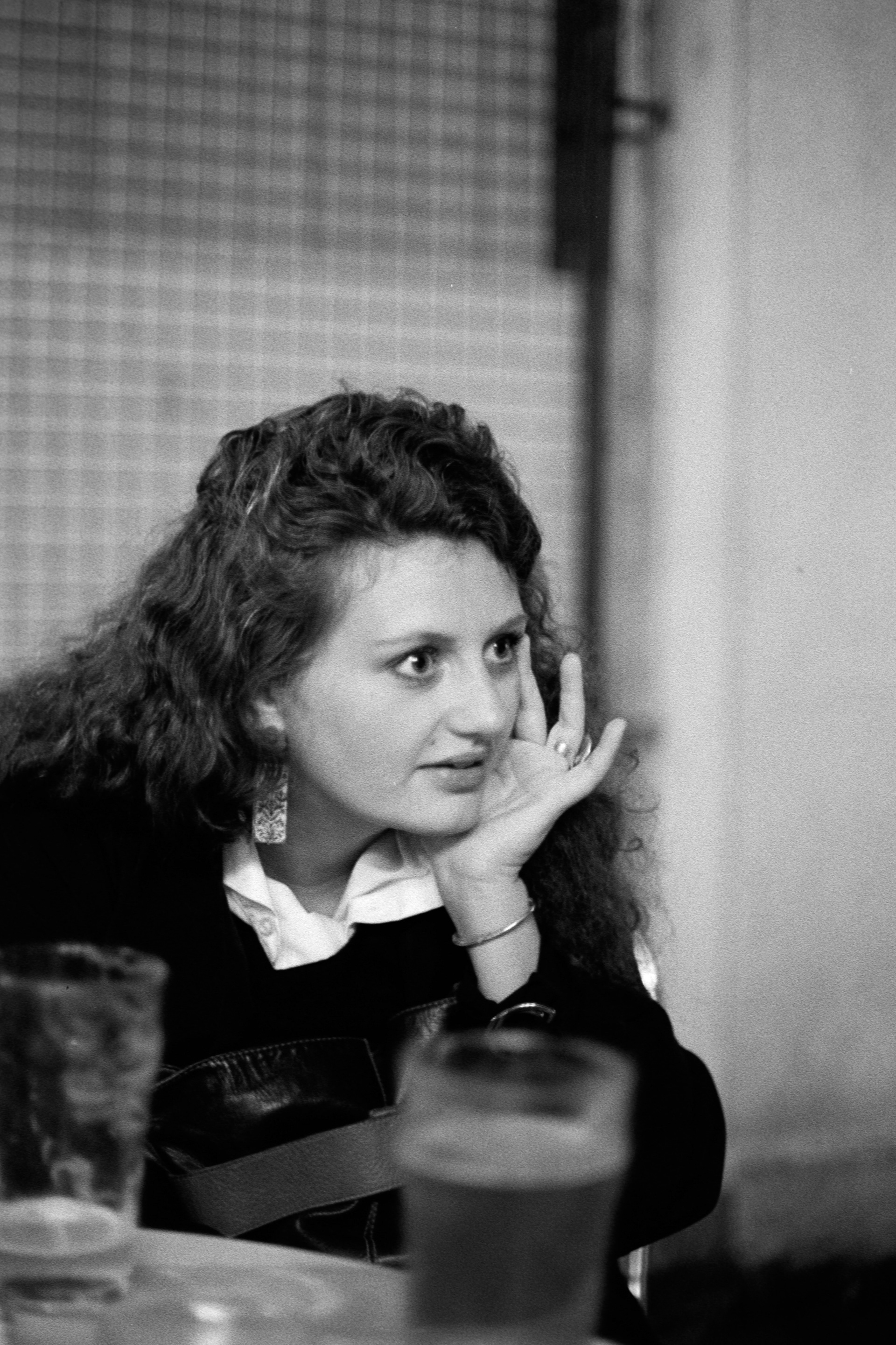 A. portrait à la grille ©️ — Octobre 2025/Tours 