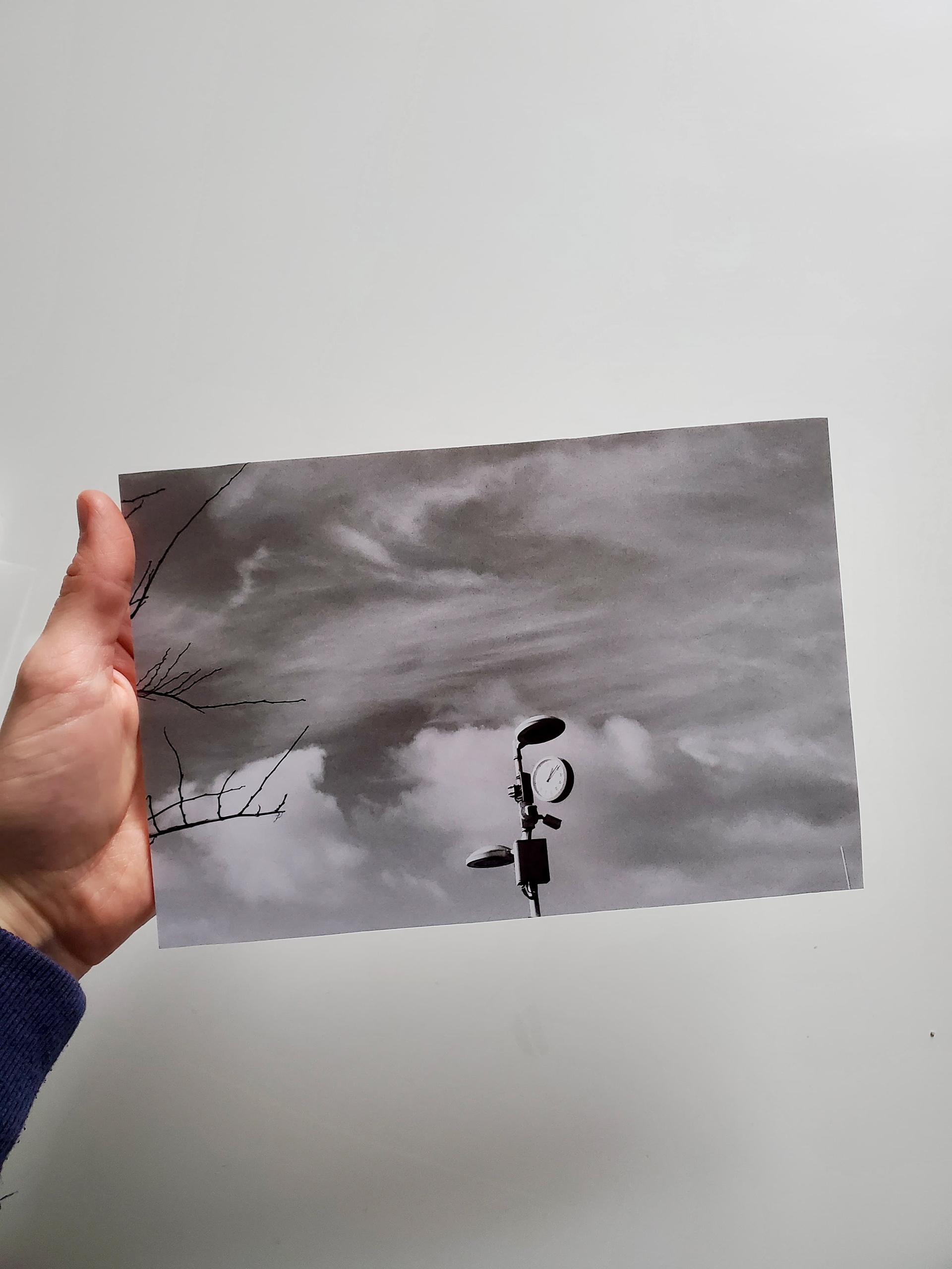 La pendule sur la conche © — Argentique sur Forex lustré 15x20 cm