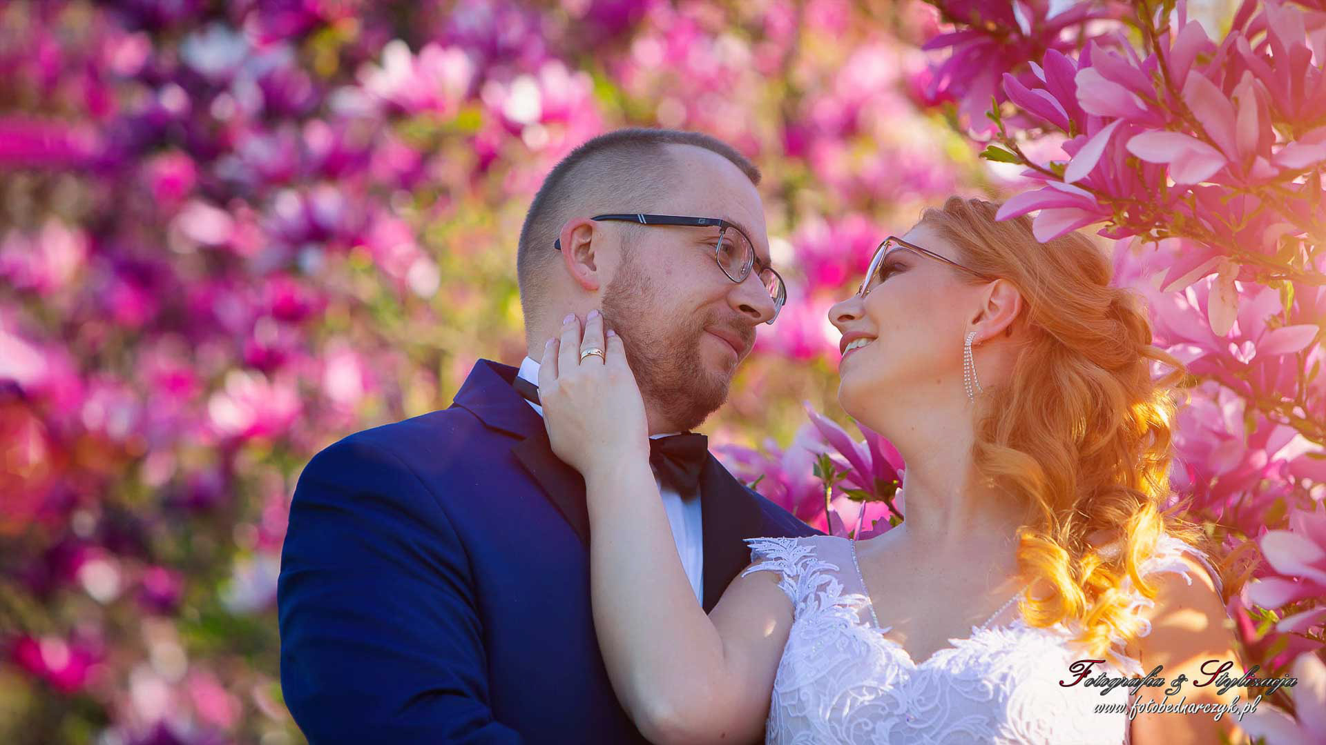 sesja ślubna w magnoliach. Arboretum Wojsławice