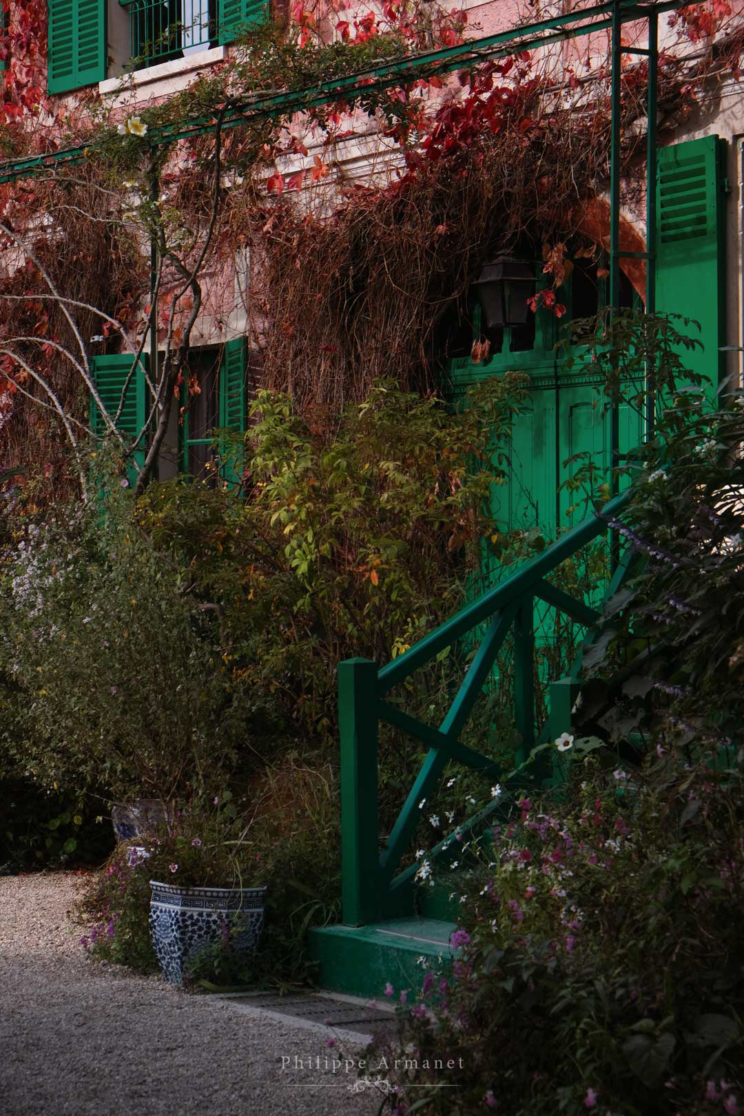 Photo d'art du porche d'entrée de la maison de Claude Monet
