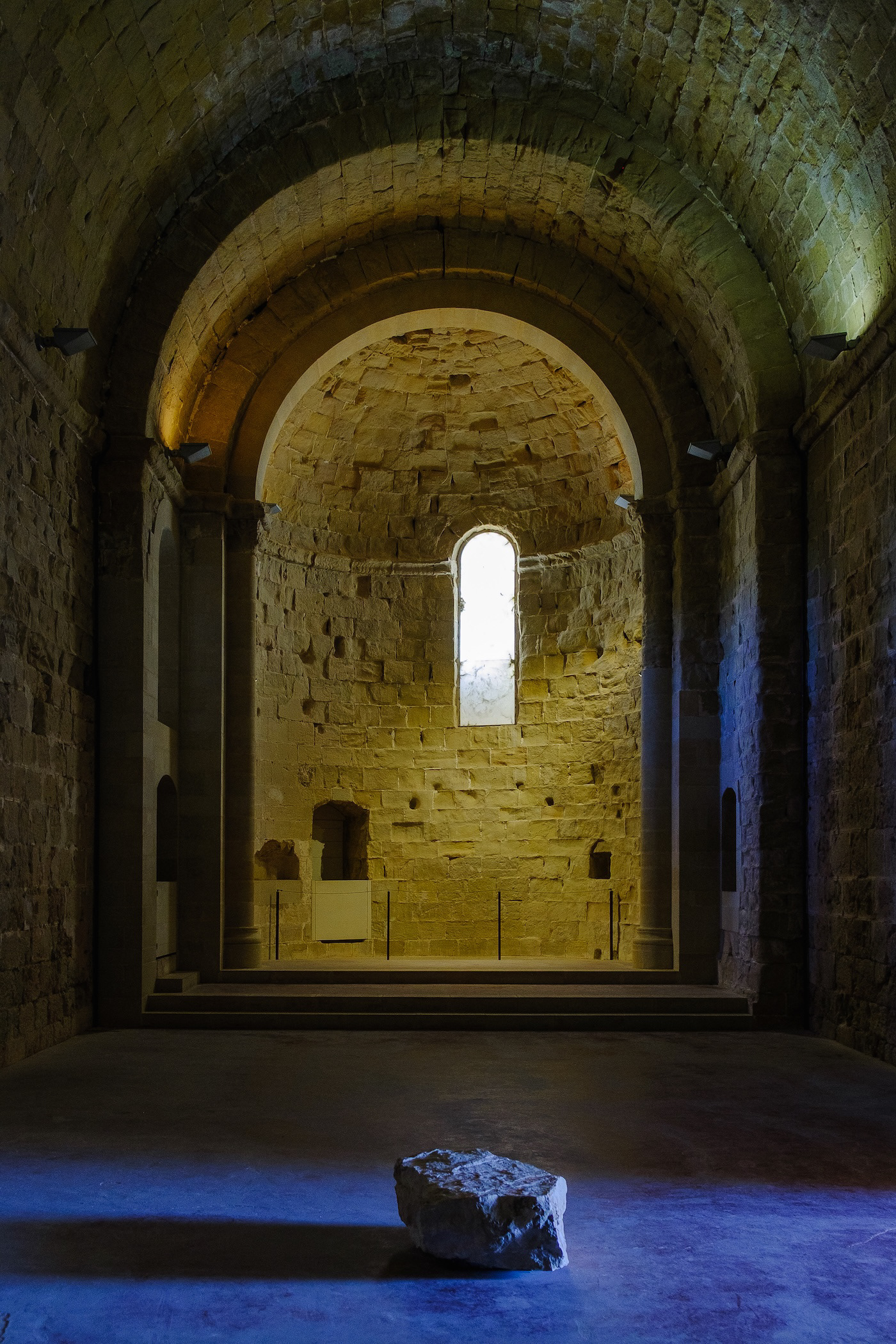 Nau de l'església del castell de Miravet