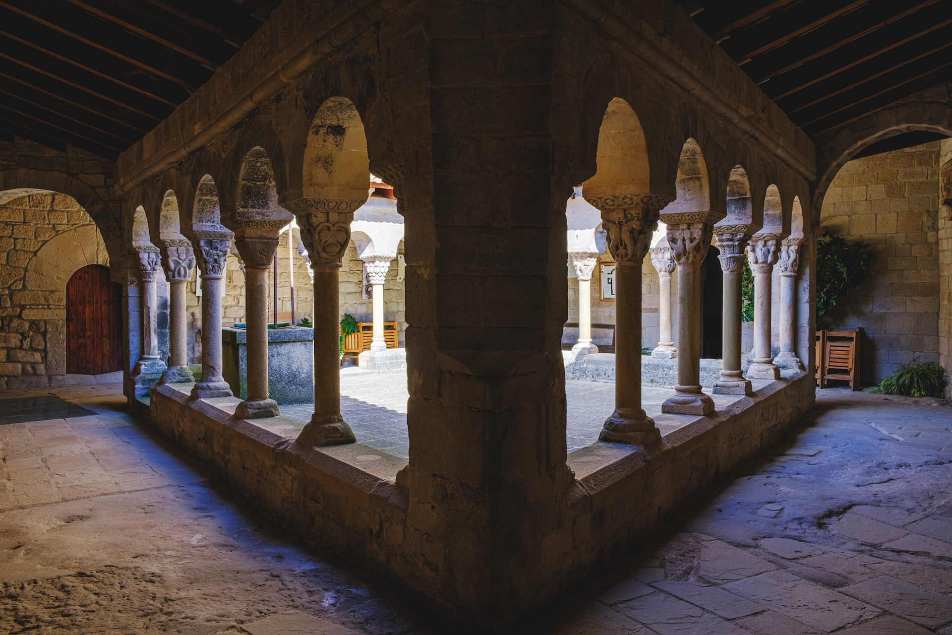 Claustre de Santa Maria de Lluçà