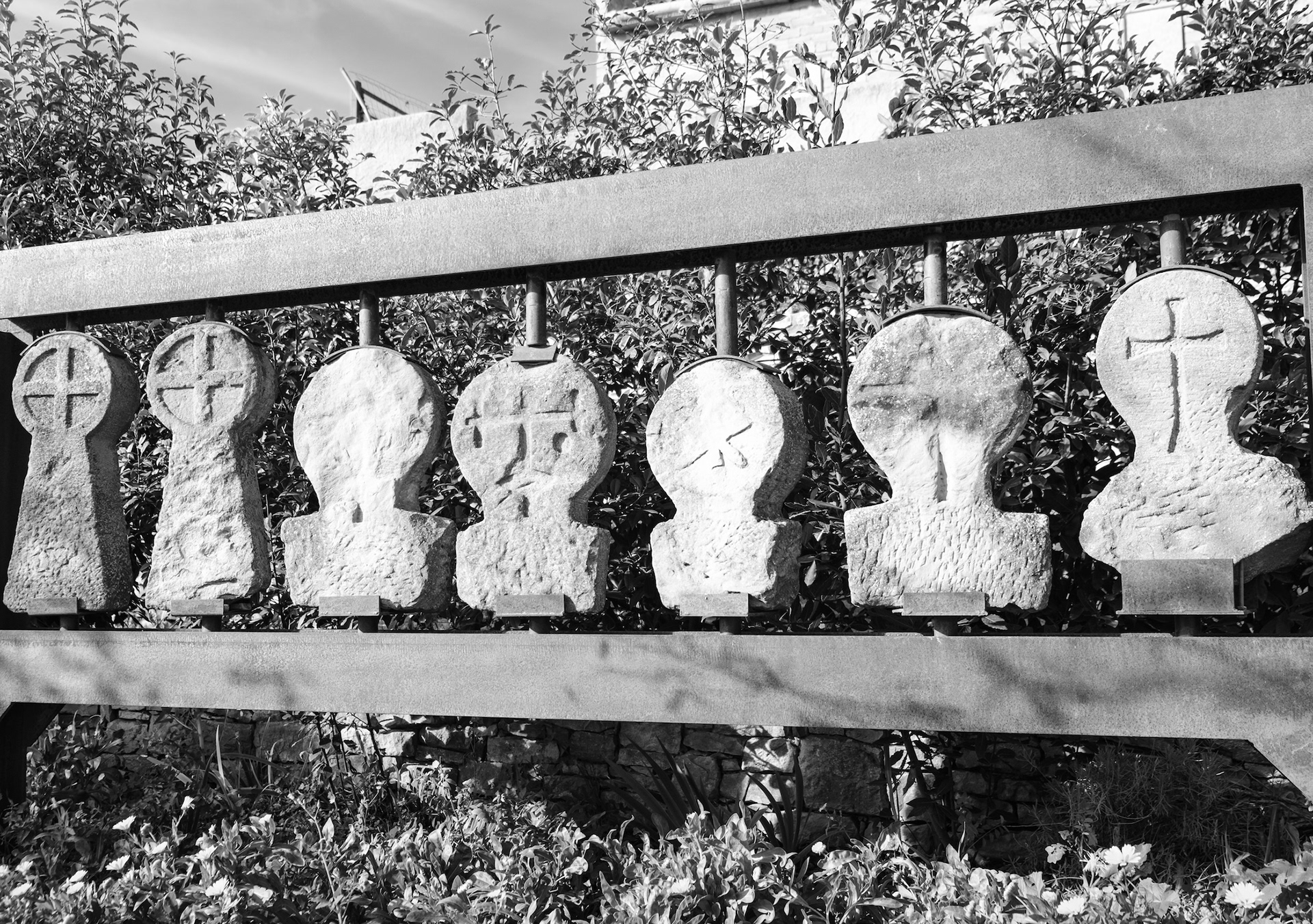 Esteles funeràries, la Guàrdia Pilosa