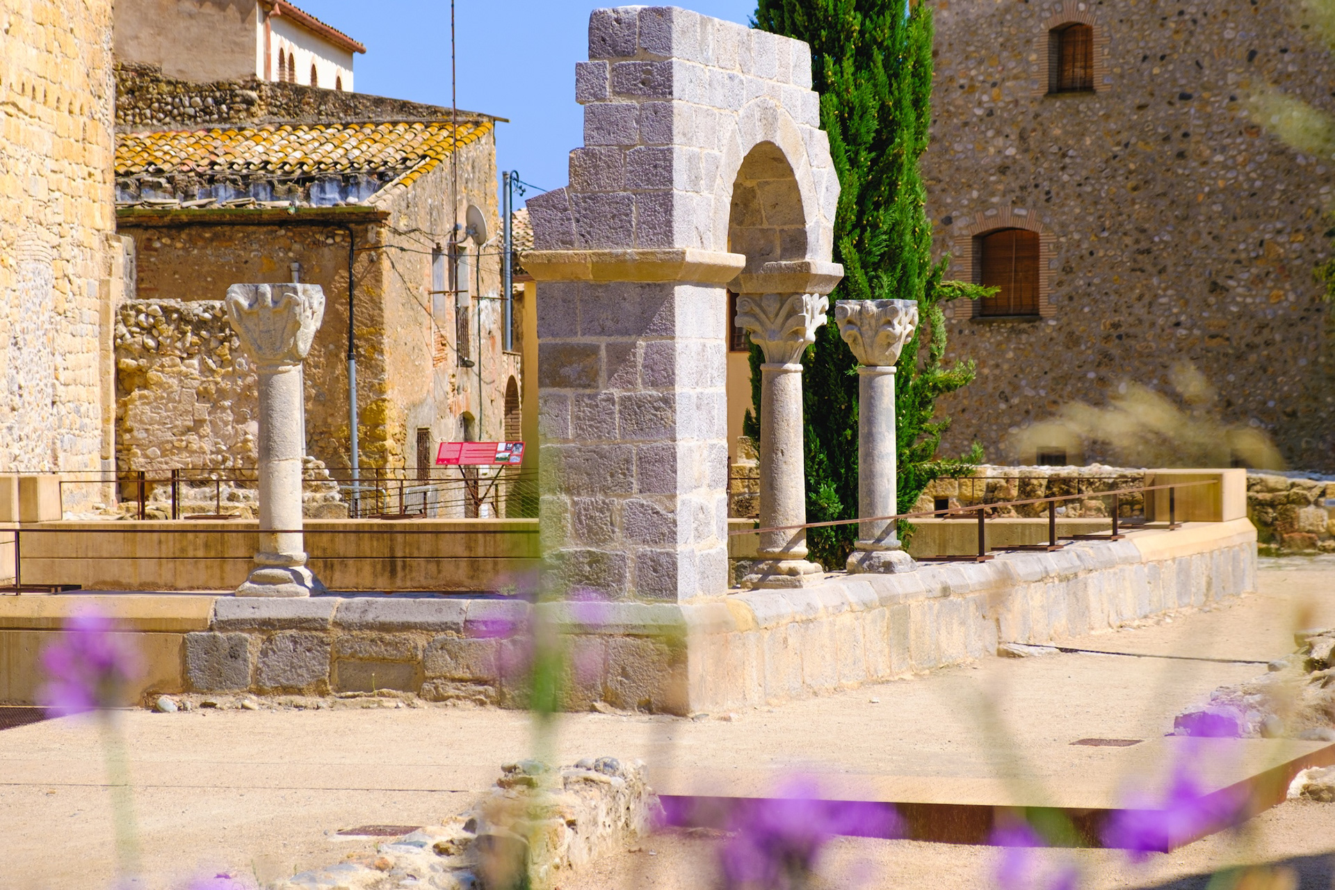Antic claustre de Sant Miquel de Fluvià