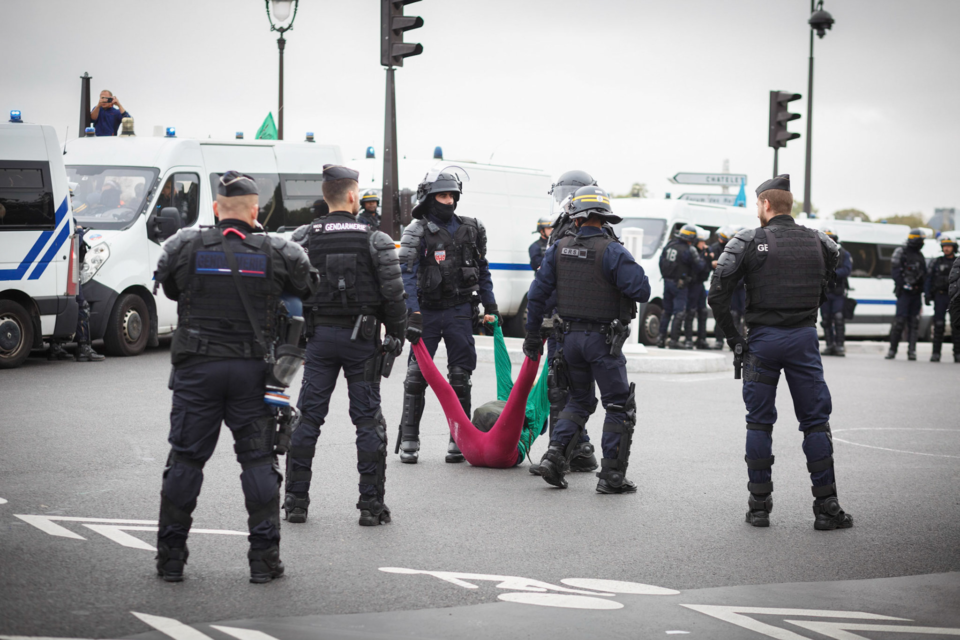 Blocage devant l'Assemblée Nationale, à Paris, par les activistes d'Extinction Rebellion. Paris, FRANCE - 12/10/2019