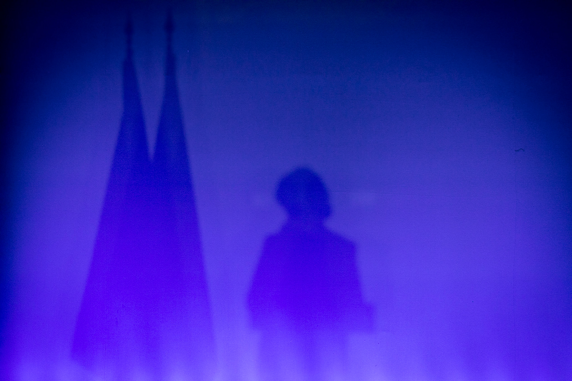 Valérie Pécresse est vue en ombre lors d’une réunion publique à Charleville-Mézières, le 4 février 2022. Ce meeting est organisé dans le cadre de sa campagne pour l' élection présidentielle de 2022.CHARLEVILLE-MEZIERES, France - 04/02/2022