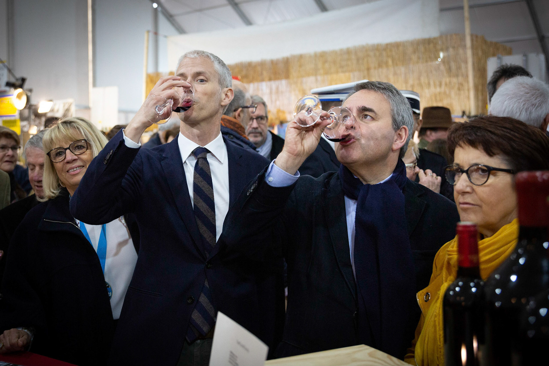 Franck Riester (ministre de la culture), Xavier Bertrand (président de la région Hauts-de-France) et Christiane Lambert (présidente de la FNSEA) visitent la 52e foire aux fromages à Coulommiers. Coulommiers, FRANCE - 12/04/2019