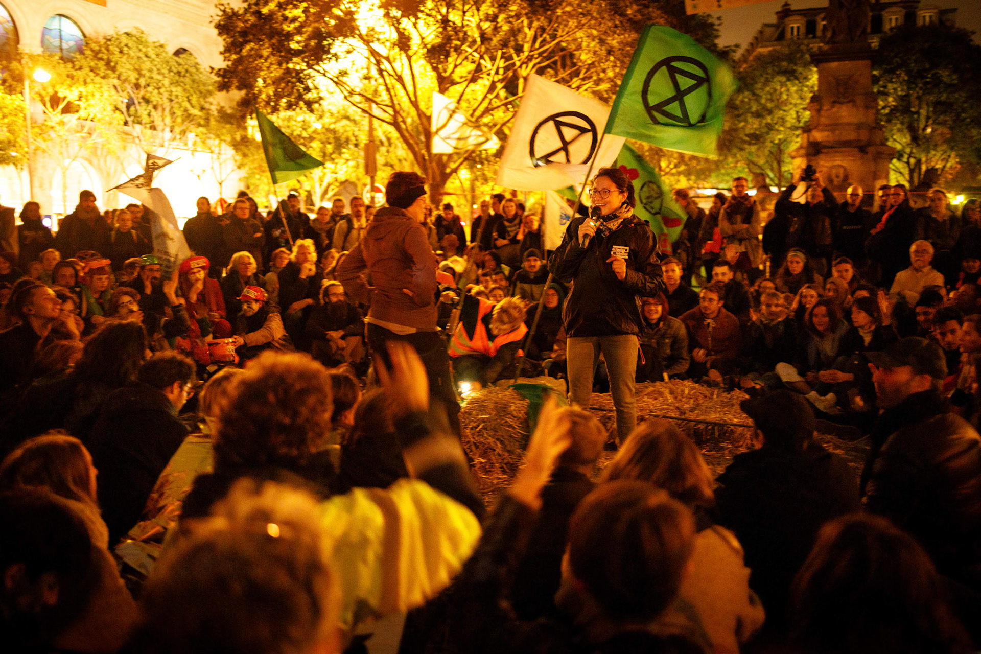 Blocage de la place du Châtelet à Paris, par Extinction Rebellion. Paris, FRANCE - 07/10/2019
