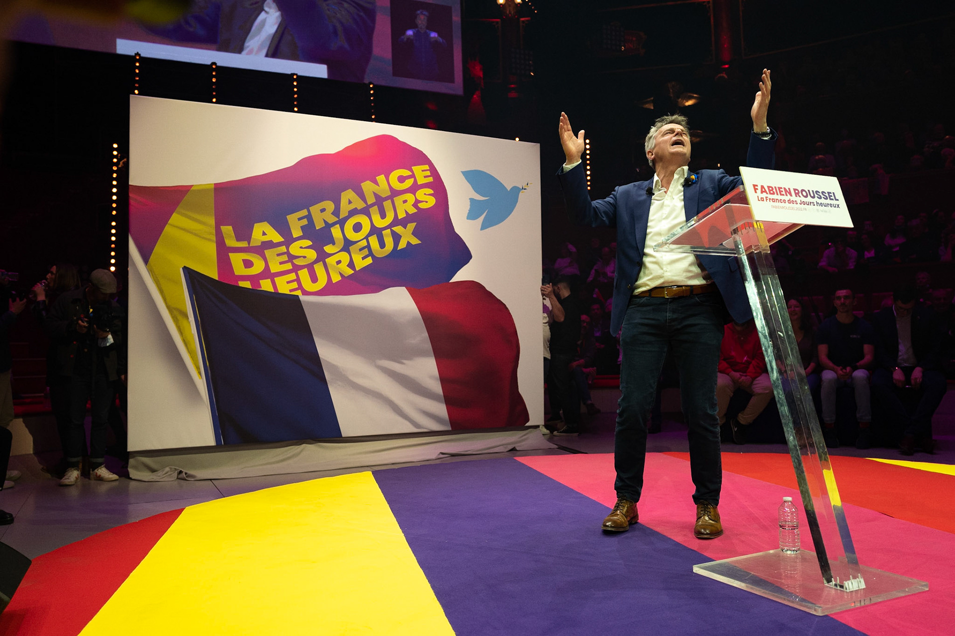 Fabien Roussel prononce son discours lors de son meeting au cirque d’hiver à Paris, le 10 mars 2022. Fabien Roussel est le candidat du Parti communiste français (PCF) pour l’élection présidentielle 2022.PARIS, France - 10/03/2022