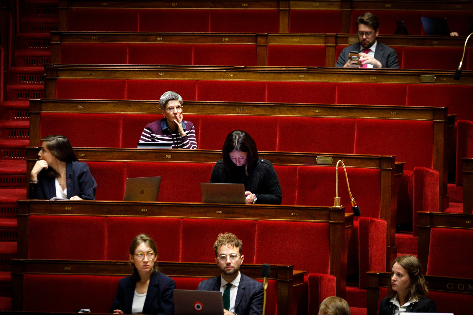 La députée écologiste Sandrine Rousseau assiste au débat sur le projet de loi de réforme de l' assurance chômage à l'Assemblée nationale, le 4 octobre 2022.France, Paris, 04-10-2022