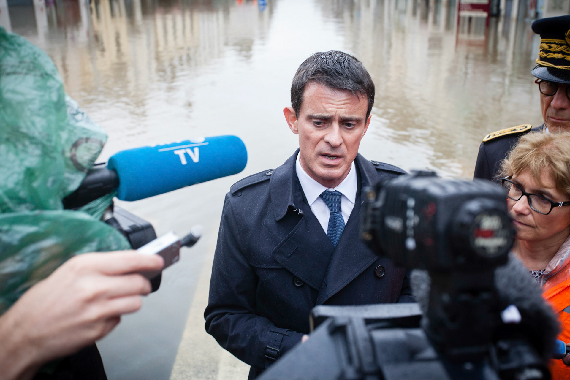 Déplacement de Manuel Valls (premier ministre) à Nemours, lors d'inondations, suite à une crue du Loing,. 01/06/2016