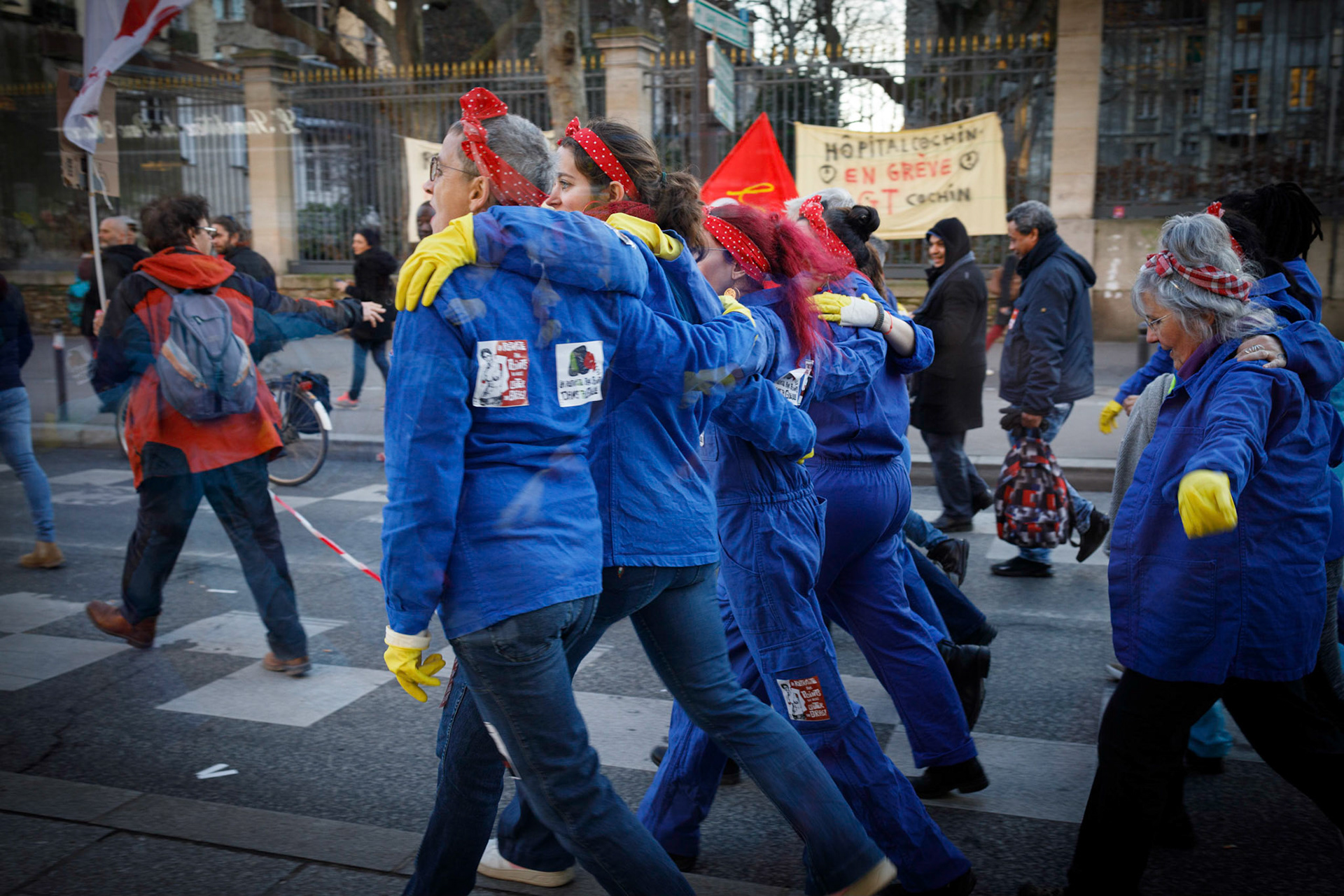 Militantes féministes, les Rosies " À cause de Macron" lors de la manifestation intersyndicale (CGT, FO, FSU, Solidaires...) contre la réforme des retraites à Paris, le 16/01/2020.Paris, FRANCE - 16/01/2020