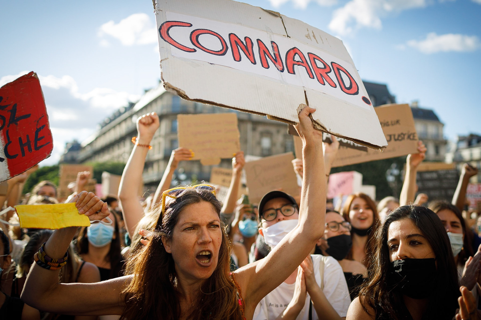 Manifestation féministe, devant l'hôtel de ville de Paris, contre la nomination, comme ministres, de Gérald Darmanin et Eric Dupont-Moretti, le 10/07/2020.Paris, FRANCE - 10/07/2020
