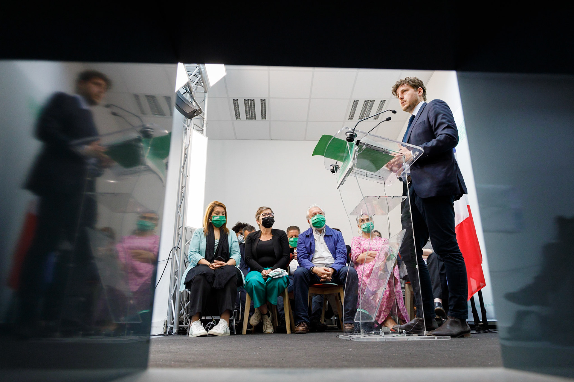 Julien Bayou (secrétaire général d’EELV) prend la parole lors d’une conférence de presse dans son local de campagne à Paris, le 3 juin 2021. Il est tête de liste de “l’Écologie évidemment” pour les élections régionales en Ile de France. Cette liste est soutenue par le parti Europe Ecologie Les Verts (EELV). Paris, FRANCE - 03/06/2021