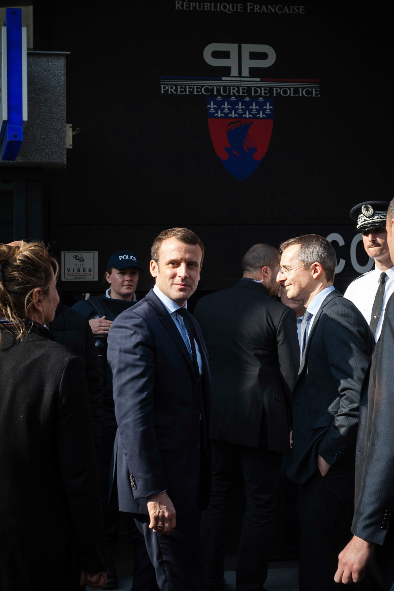 Emmanuel Macron visite un commissariat de police à Paris, pendant la campagne présidentielle. Paris, FRANCE - 13/03/2017