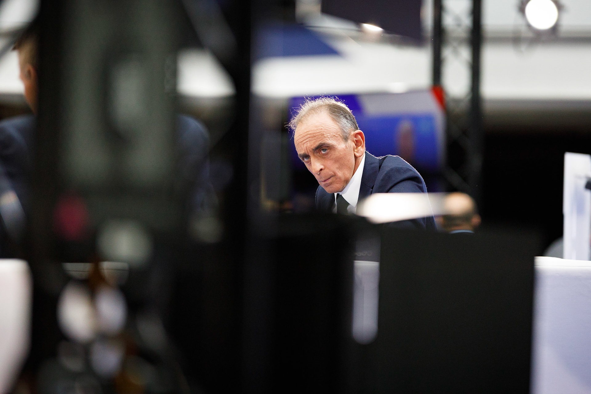 Éric Zemmour intervient devant les représentants du MEDEF à la Station F, à Paris, le 21 février 2022. L’organisation patronale a invité les principaux candidats à la présidentielles 2022 à présenter leurs projets économiques et entrepreneuriaux.PARIS, France - 21/02/2022