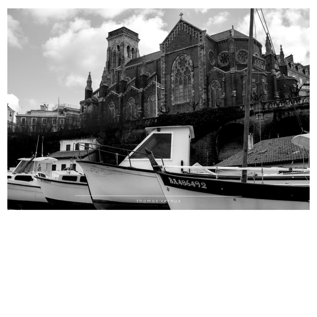 Je ne suis pas particulièrement un grand amateur de ville.  Mais il se trouve qu'à Biartitz, surtout sur sa côté, je suis particulièrement inspiré. Cette mini série réprésente pour moi, une grande parti des sujets que j'aime, le bon mélange d'urbain moderne et traditionnel, de nature, terre, ciel et mer.  Et puis, il faut l'avouer, on y mange bien.