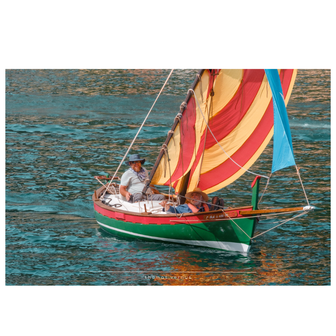 La Falciot. Lors du Itsas Festibala de Pasaia 2024, j'ai pris en photo ce mignon petit bateau (à droite).  Et quel plaisir cela a été, d'être contacté par ses propriétaires, qui l'ont reconnu sur ma story ! Je rends donc à César ce qui lui appartient, le très joli "La Falciot" de @astarte77 !  Merci de nous faire rêver avec vos beau bateaux !