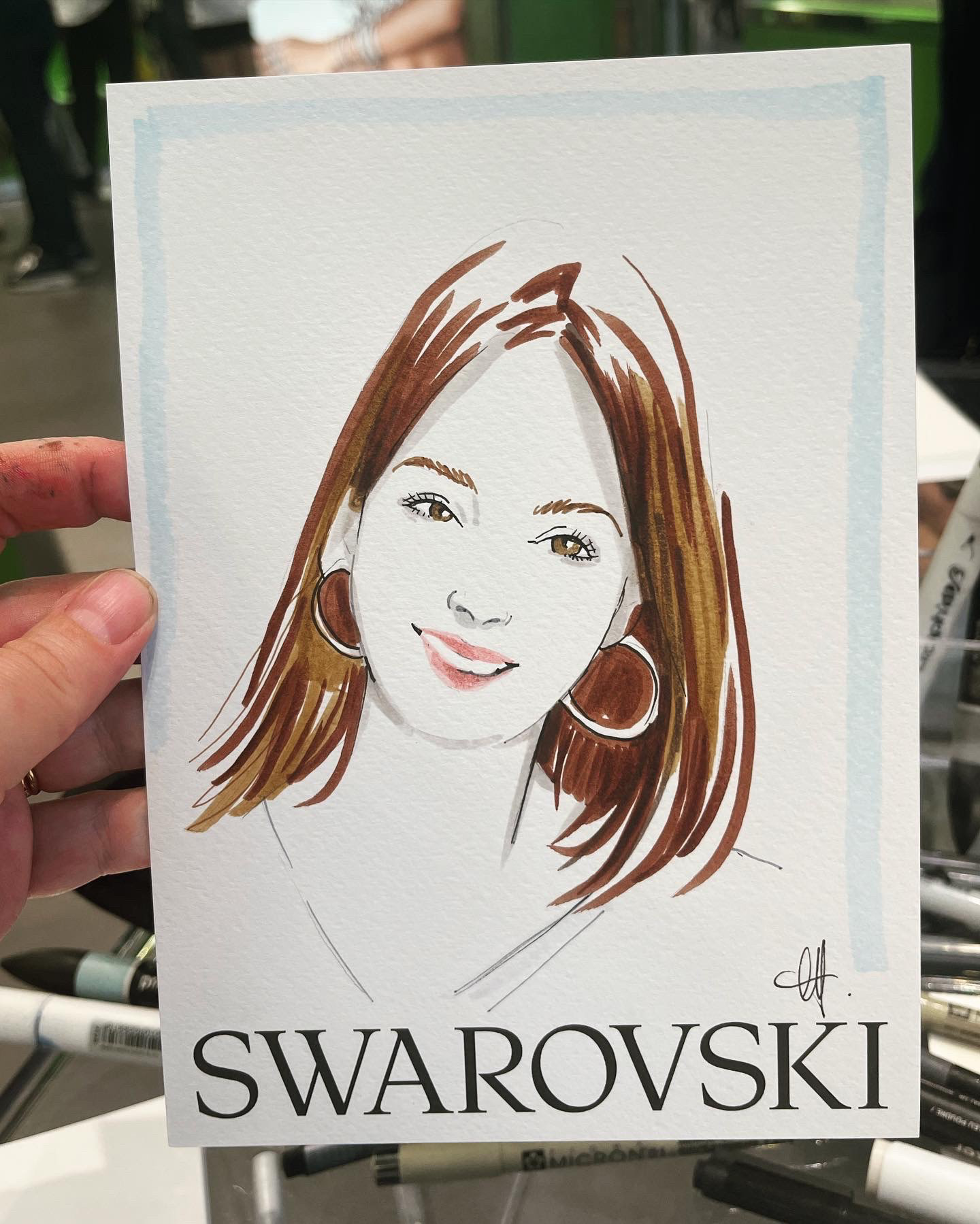 Live Drawing SLive Drawing Swarovski Aeroville  Fete des Mères 2024warovski Aeroville  Fete des Mères 2024