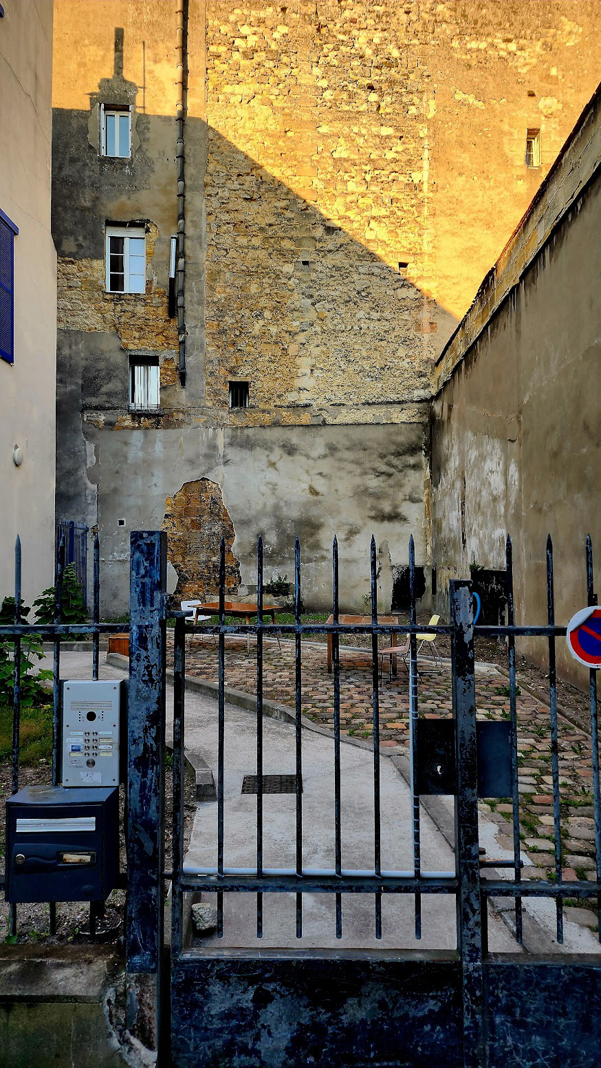 Street Scene in Bordeaux