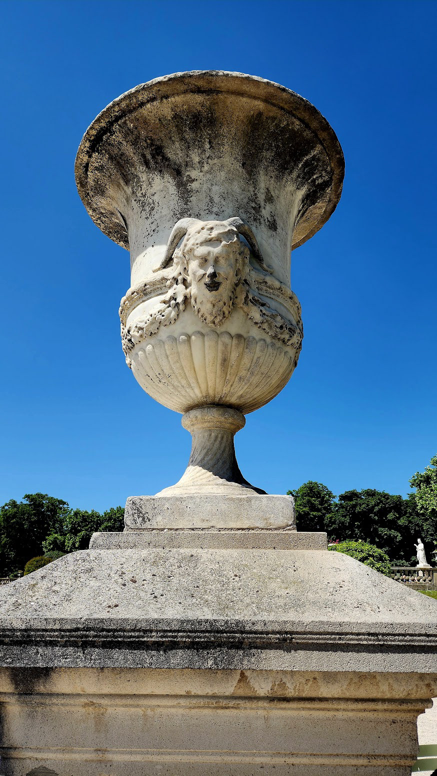 Monument in Jardin du Luxemburg Paris