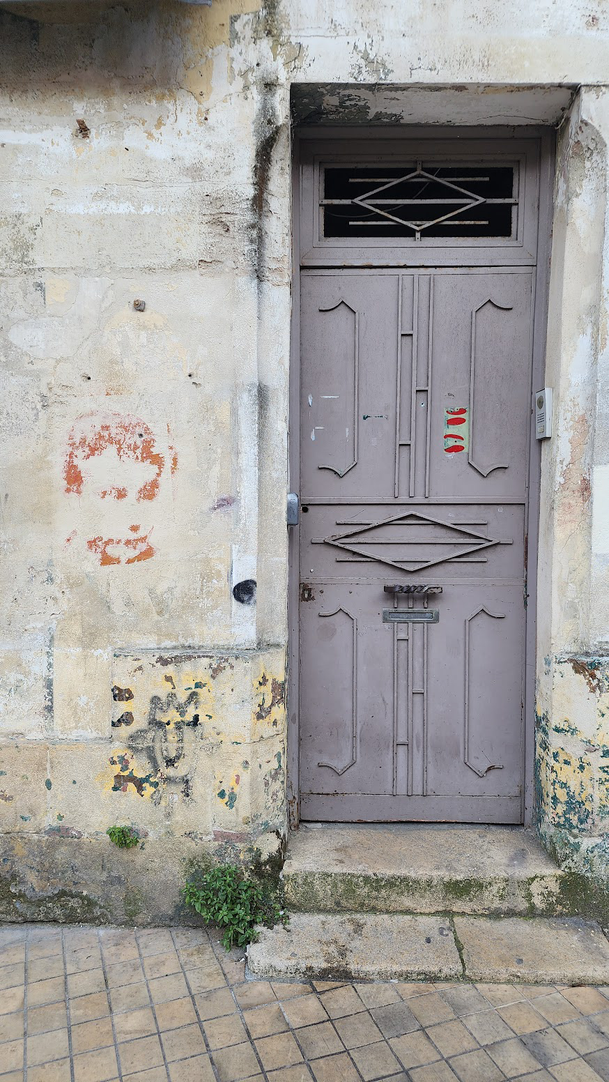 Door in Bordeaux